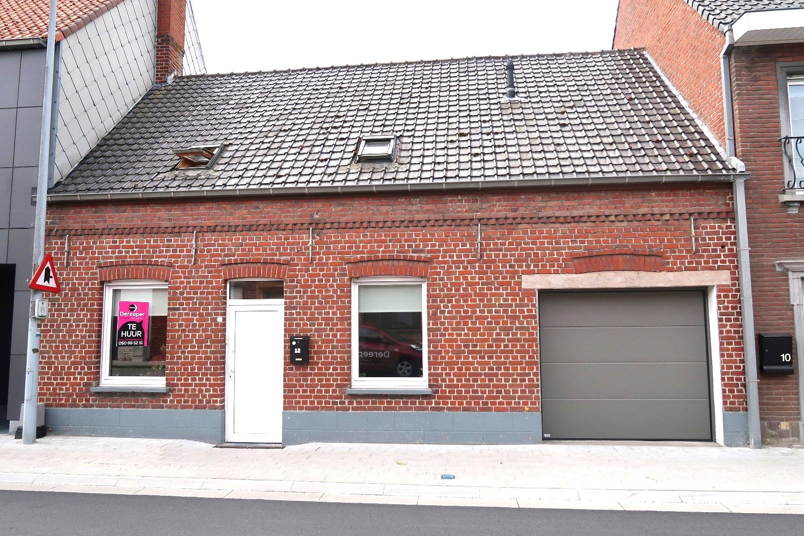 Gezellige woning met garage en zuidgerichte tuin foto {{pictureIndex}}