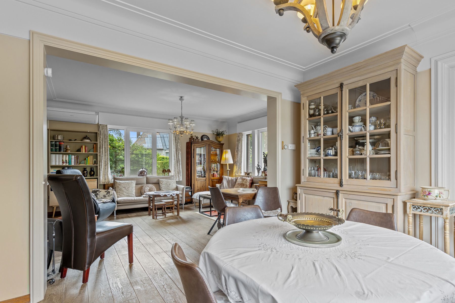 Ruime woning met prachtige tuin in het mooie Schellebelle! foto 10