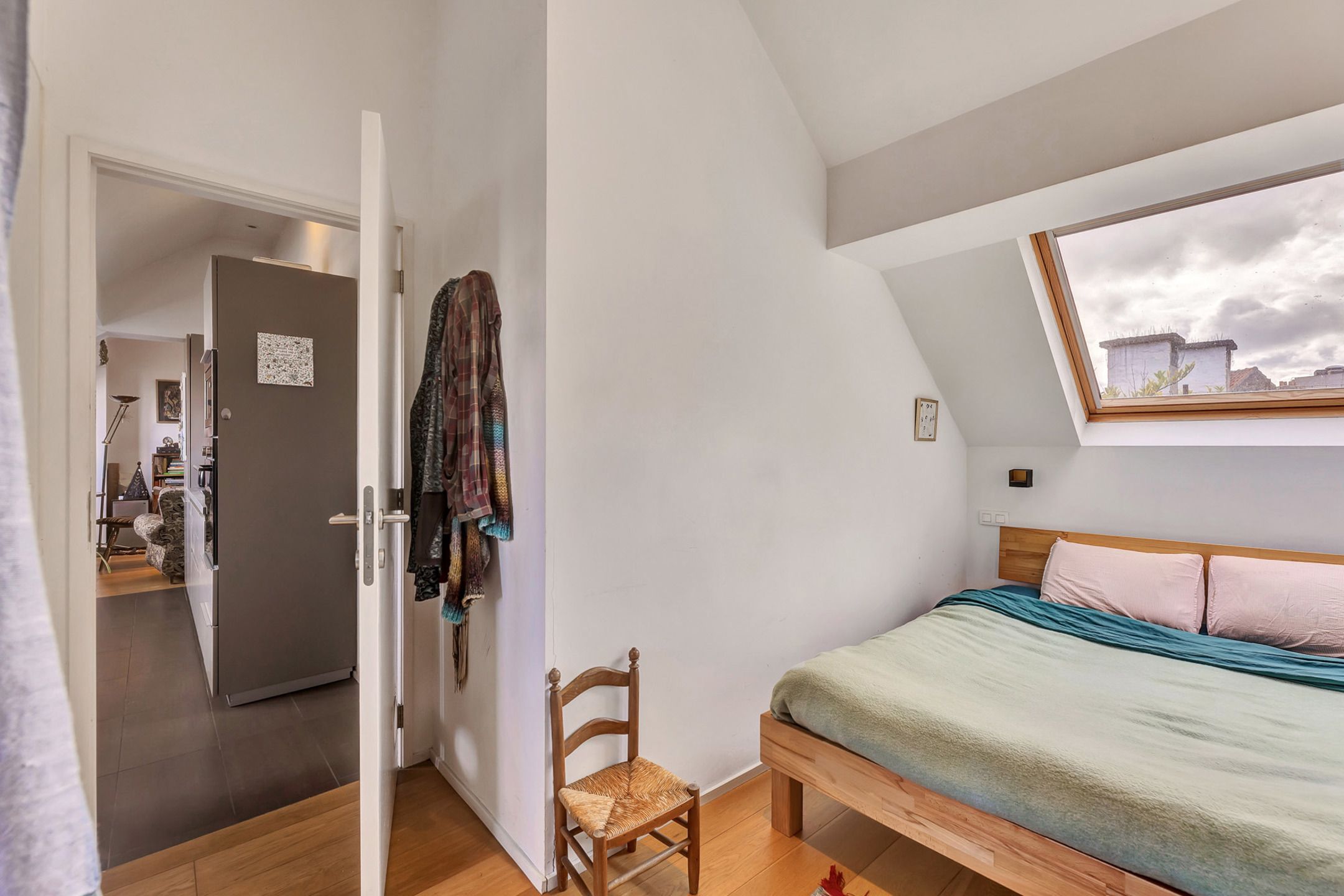 Instapklaar app. met groot terras van 40m² op goede ligging! foto 16