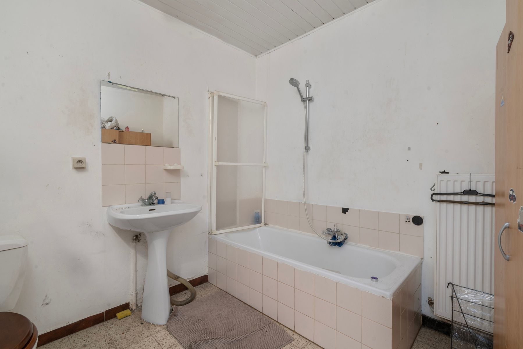 Te renoveren woning met 2 slaapkamers  foto 8