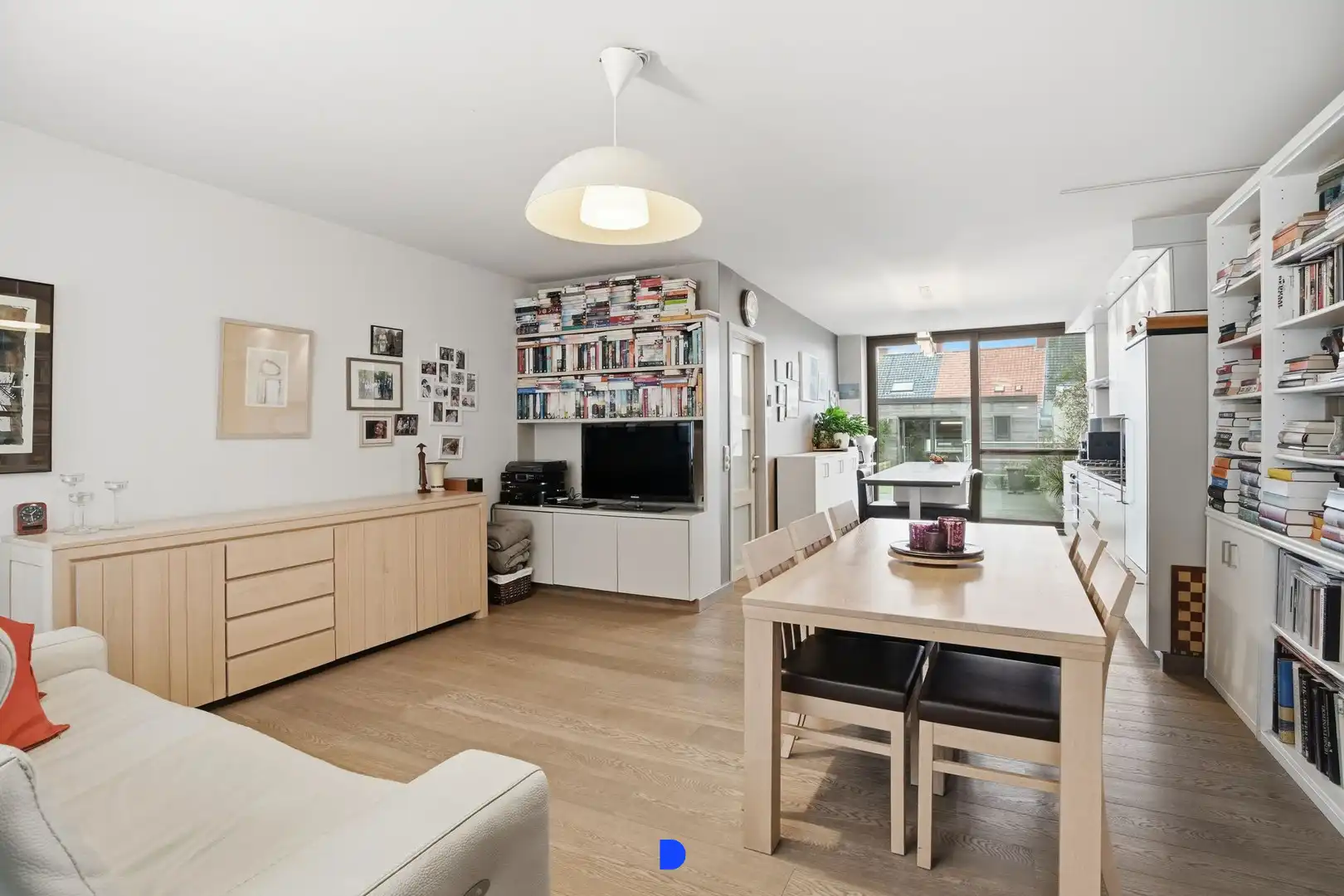 Veelzijdige rijwoning met 2 garages in het centrum van Tielt! foto 7