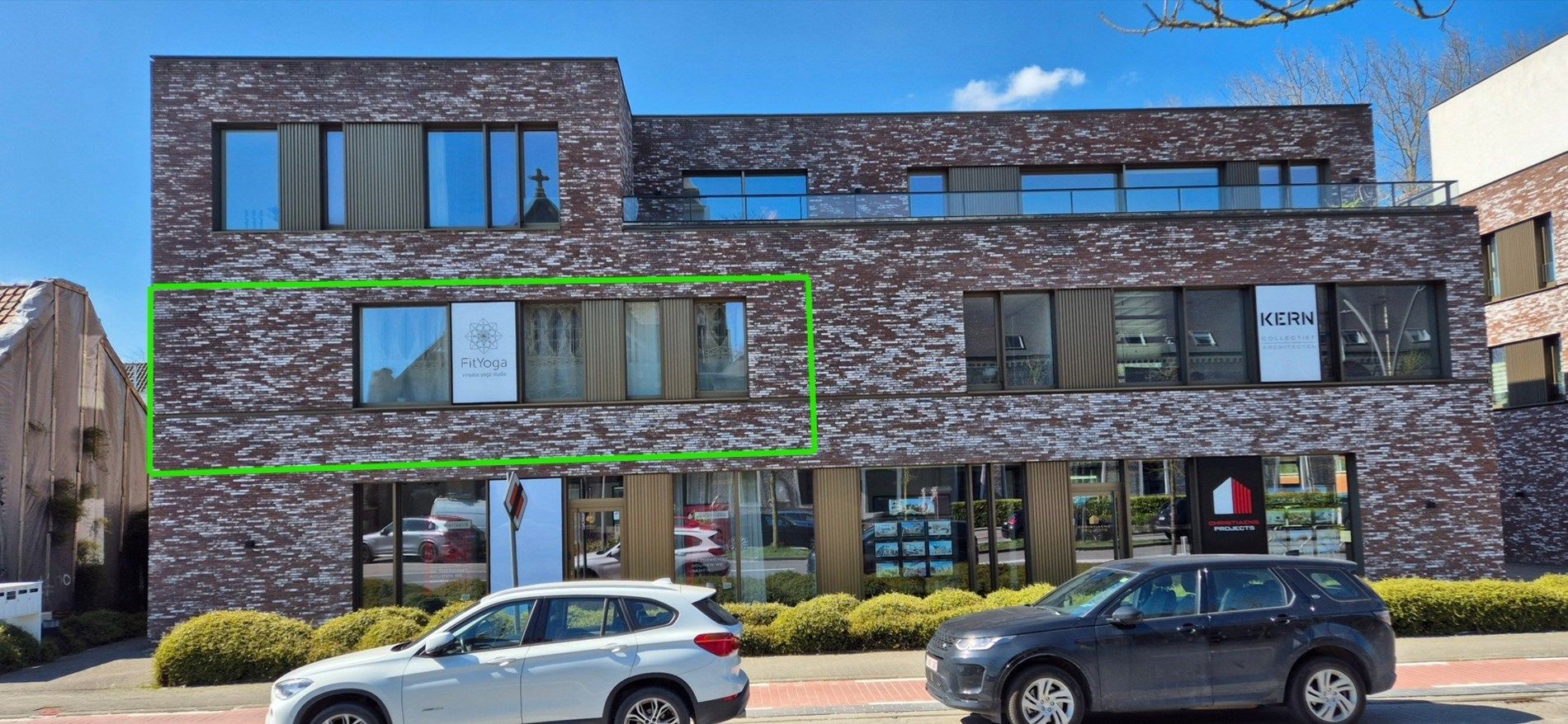Recent kantoor / praktijk ... met veel mogelijkheden, visibiliteit en riant terras op 1ste verdieping. foto 16