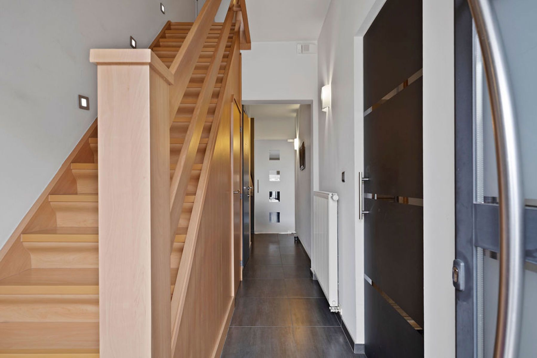Gezinswoning met potentieel voor extra kamers en badkamer! foto 13