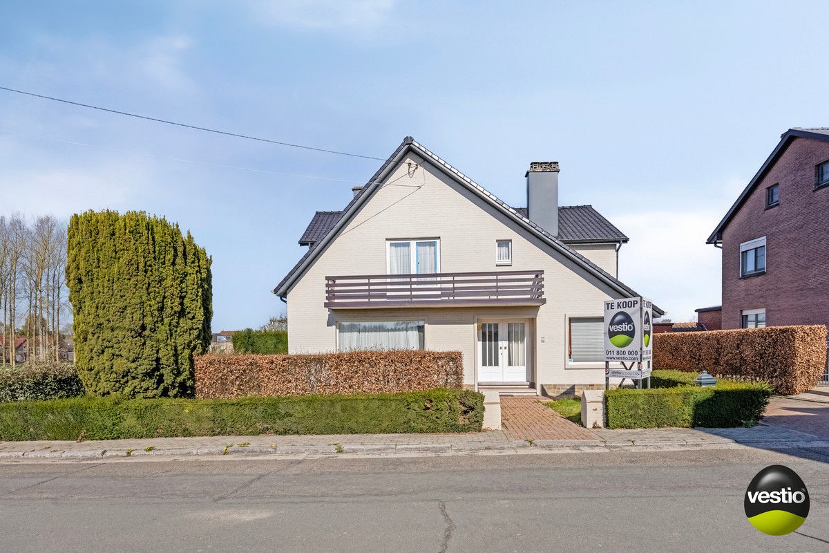 Hoofdfoto van de publicatie: RUIME WONING MET PRAKTIJKRUIMTE OP 8A43CA TE NEREM.