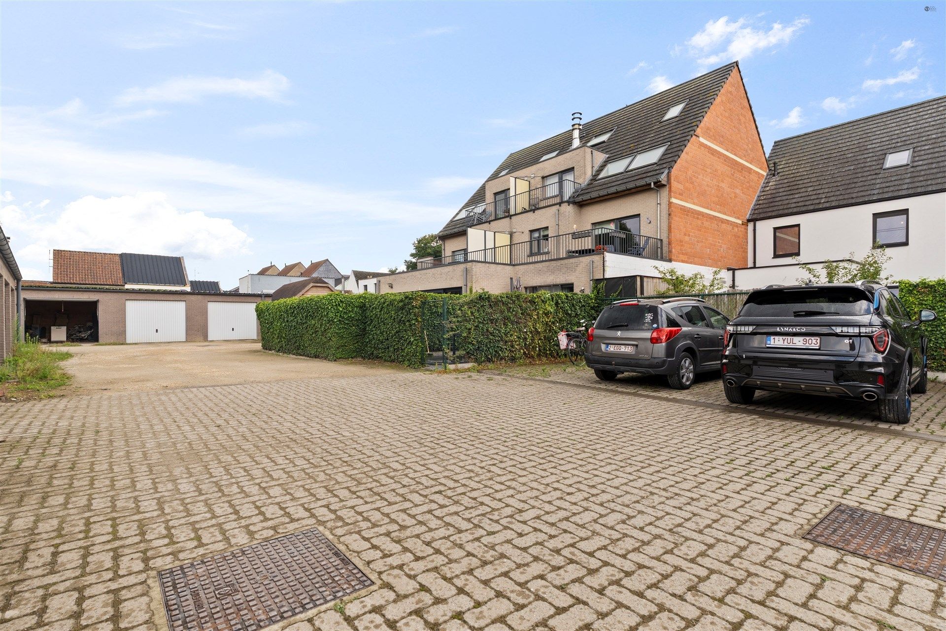 Recente gezinswoning met garage en staanplaats. foto 19