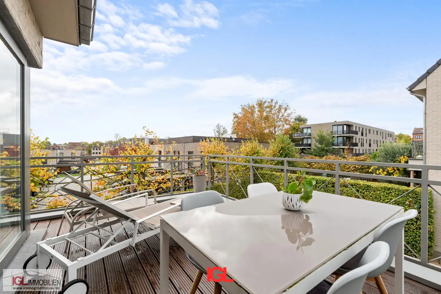 Ruim duplexappartement met 5 slaapkamers, een zonnig terras & 2 staanplaatsen foto 19