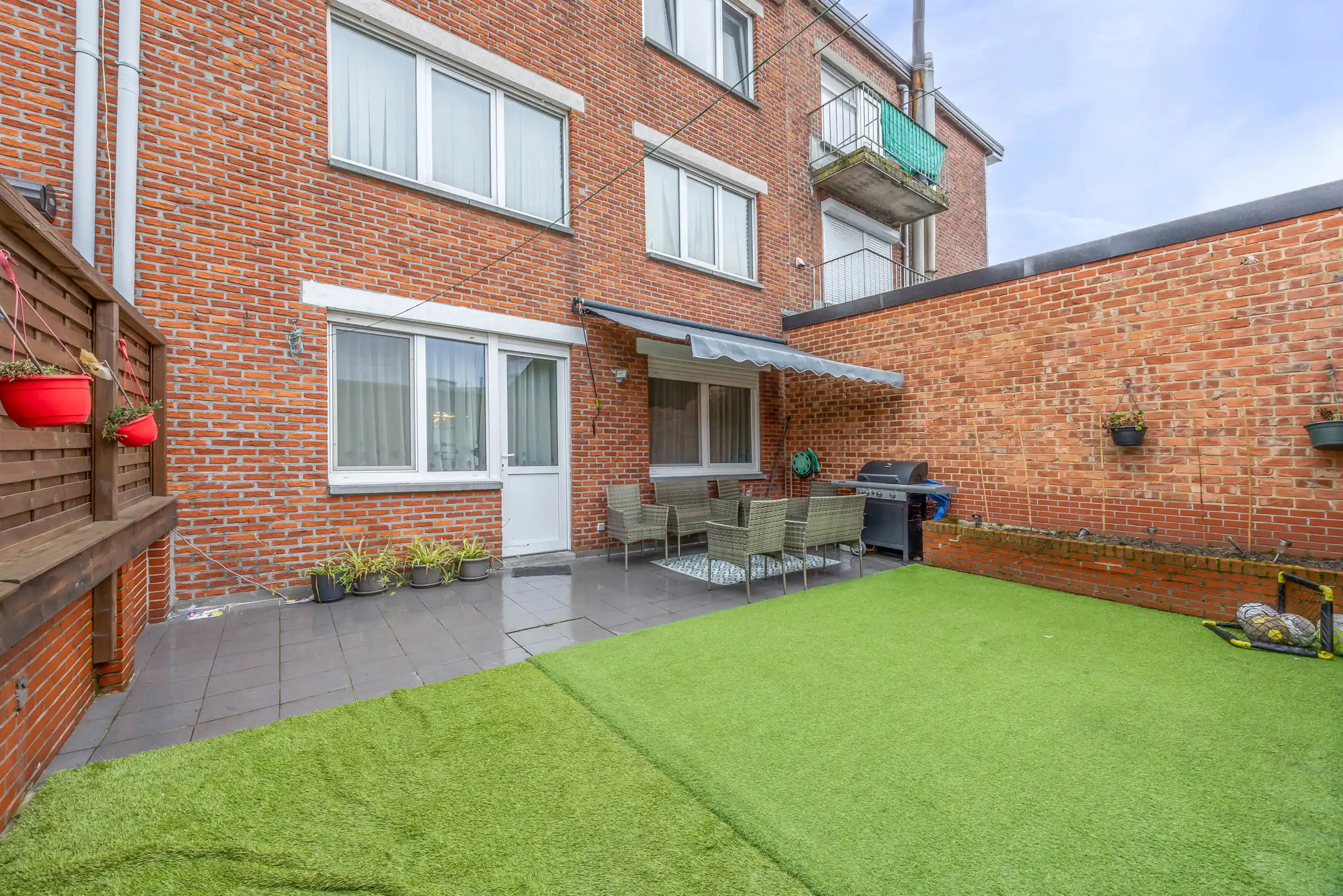 Zeer mooi gelijkvloers appartement met 2 slpk, tuin en grote garage foto 17