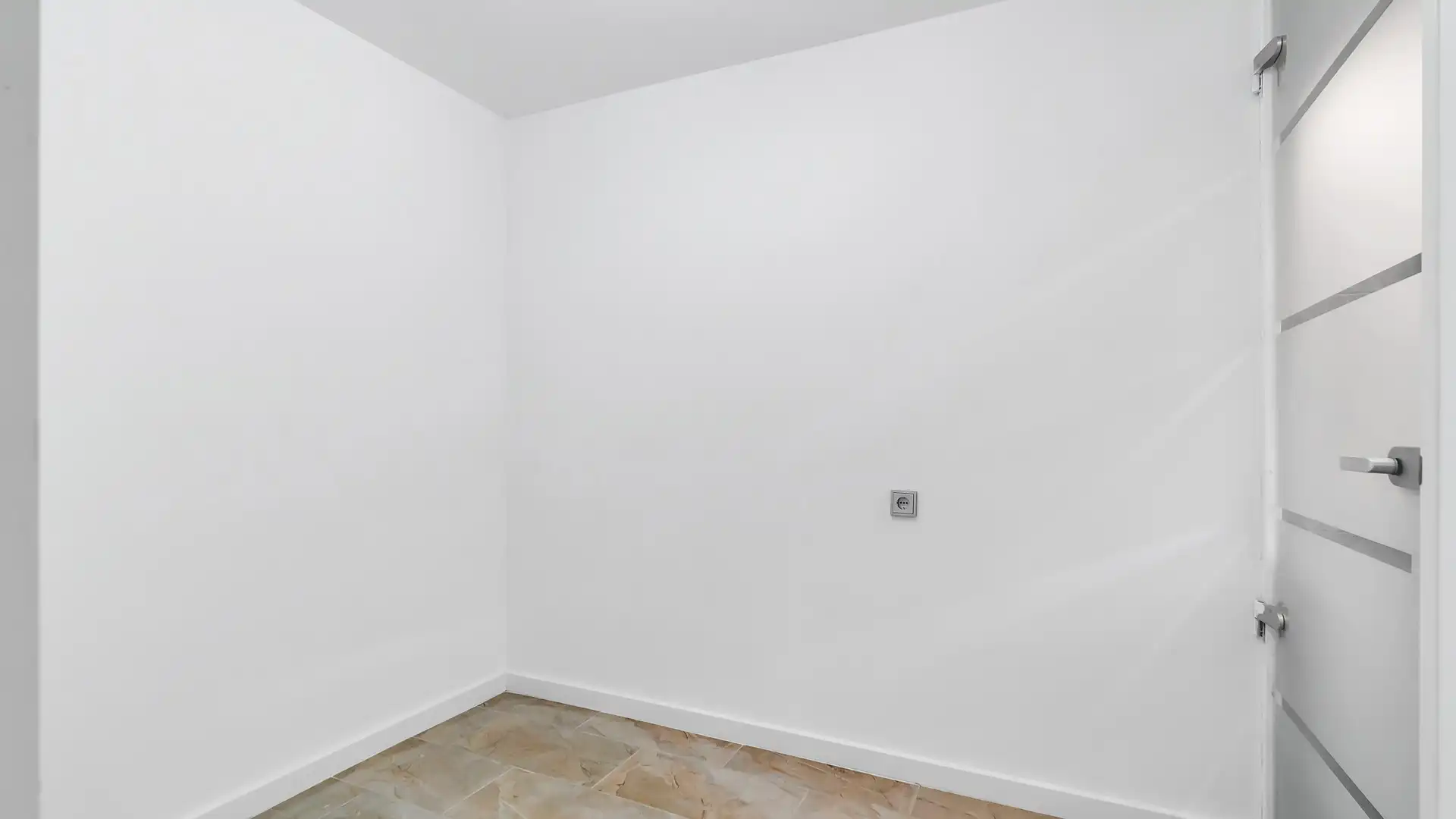 INSTAPKLARE, VOLLEDIG VERNIEUWDE EENGEZINSWONING MET APARTE LEEFUNIT EN PRACHTIG GOED UITZICHT IN HET CHARMANTE GENOELSELDEREN foto 19