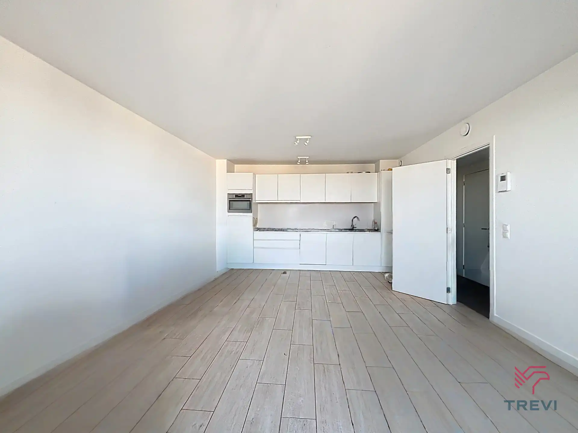 Mooi ongemeubileerd appartement met 1 slaapkamer foto 2