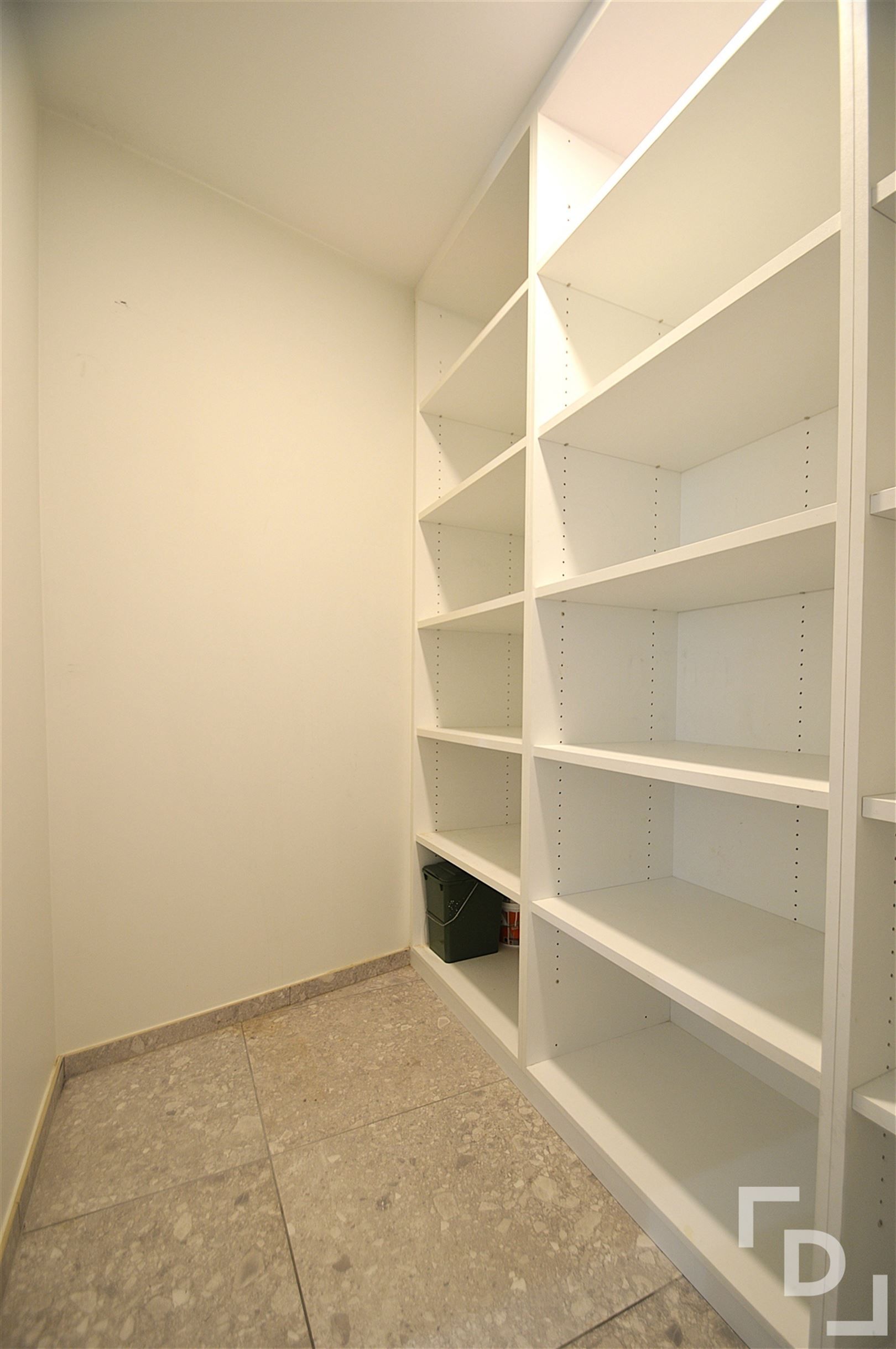 Prachtig afgewerkt appartement op de Grote Markt in Poperinge. foto 13