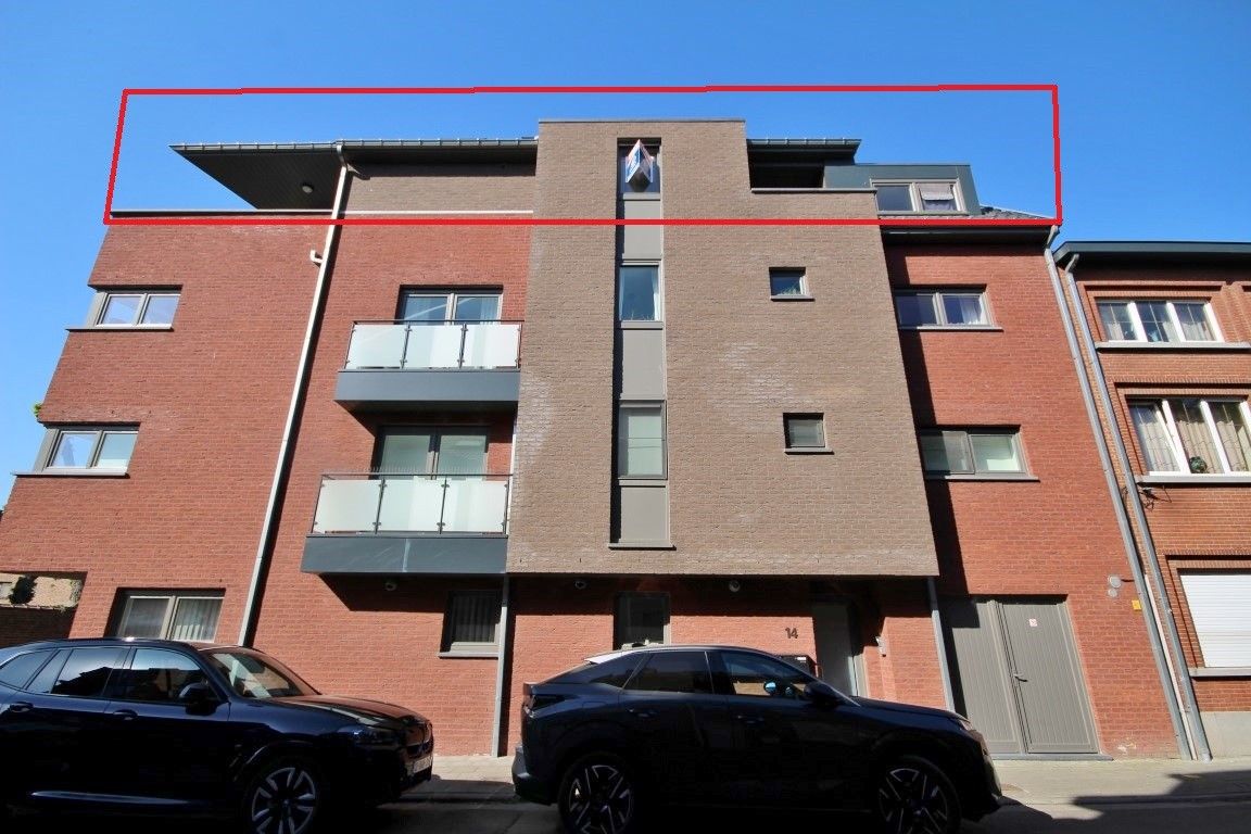 Duplexappartement op een zeer gunstige ligging midden in het centrum foto {{pictureIndex}}