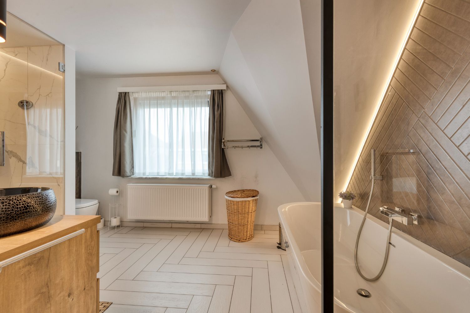 Karaktervolle gerenoveerde statige villa nabij Spuikom te koop foto 22