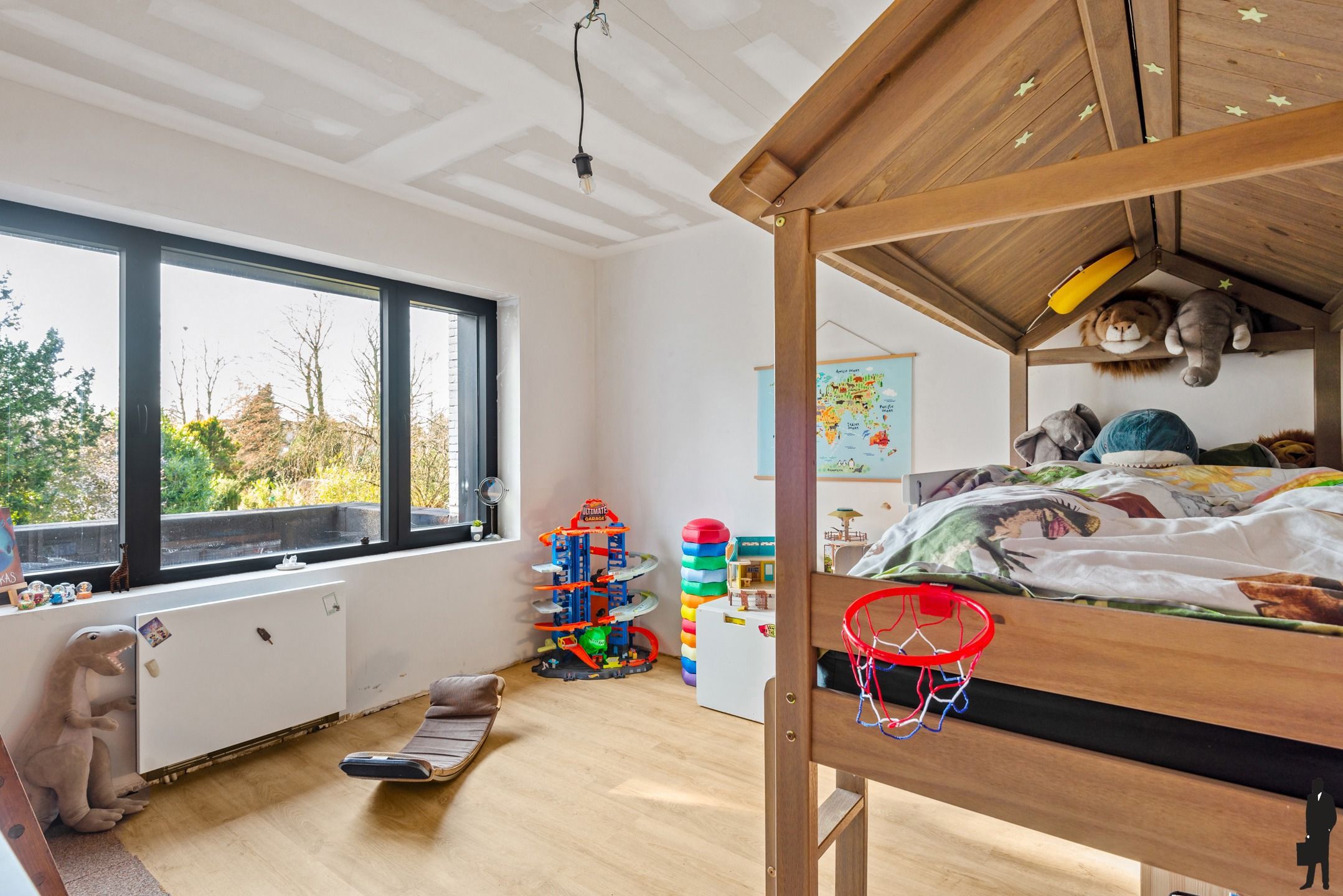 (Deels) gerenoveerde woning met ZW parktuin (ca. 1968m²) foto 27