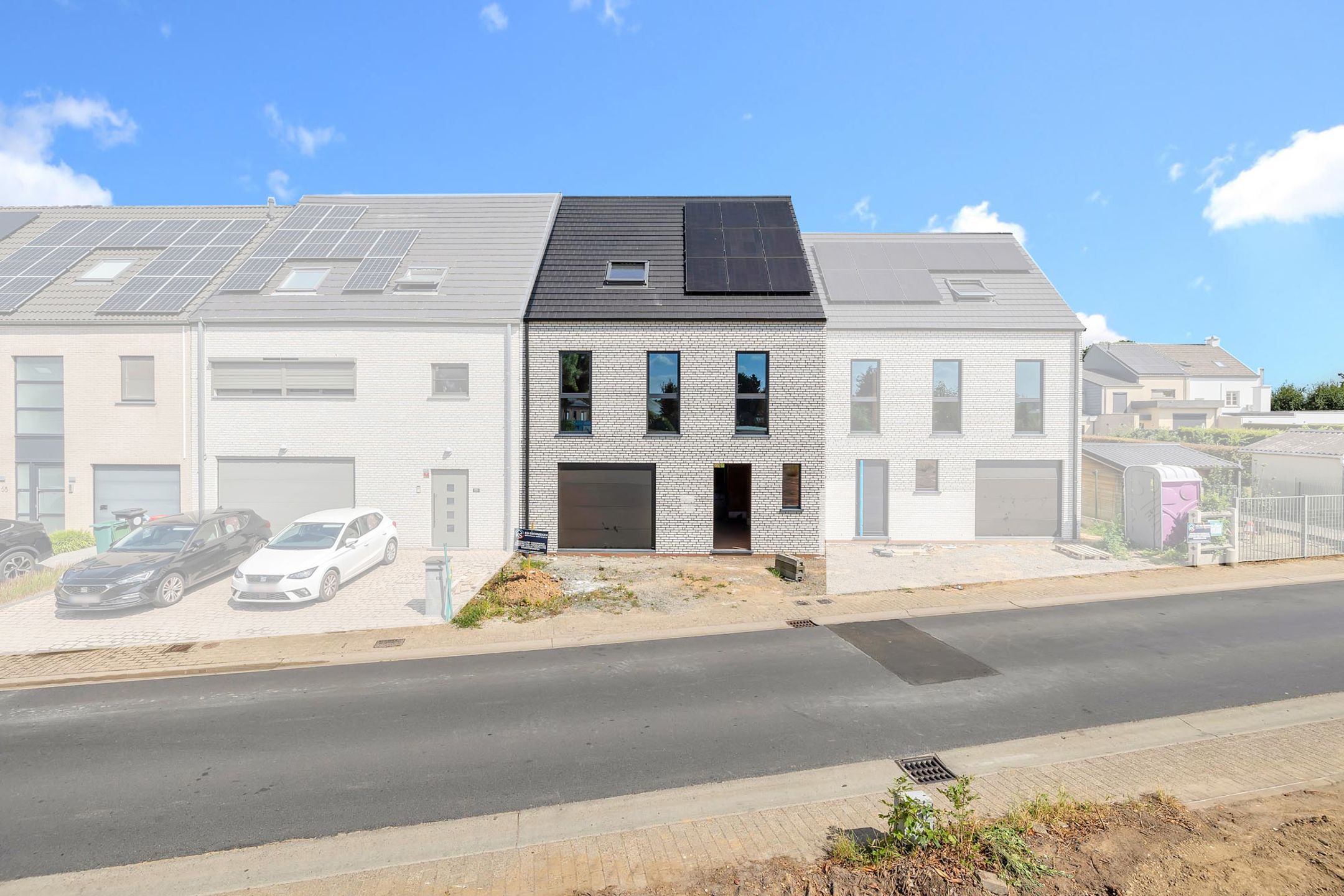 Ruime, volledig afgewerkte nieuwbouwwoning te Denderhoutem foto {{pictureIndex}}