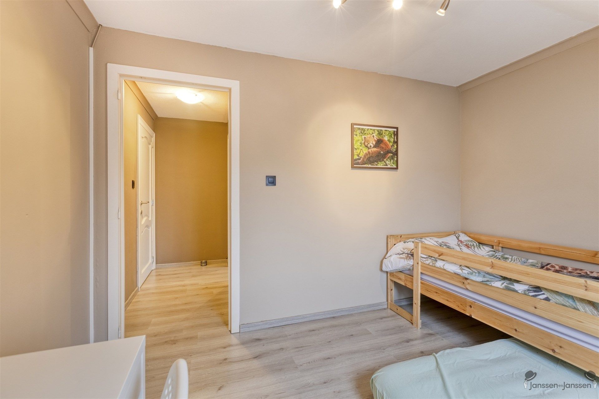 Instapklare recent vernieuwde gezinswoning foto 13