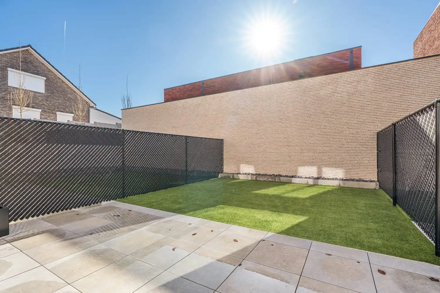 Instapklare nieuwbouw rijwoning met 3 slaapkamers en ruim terras! foto 10