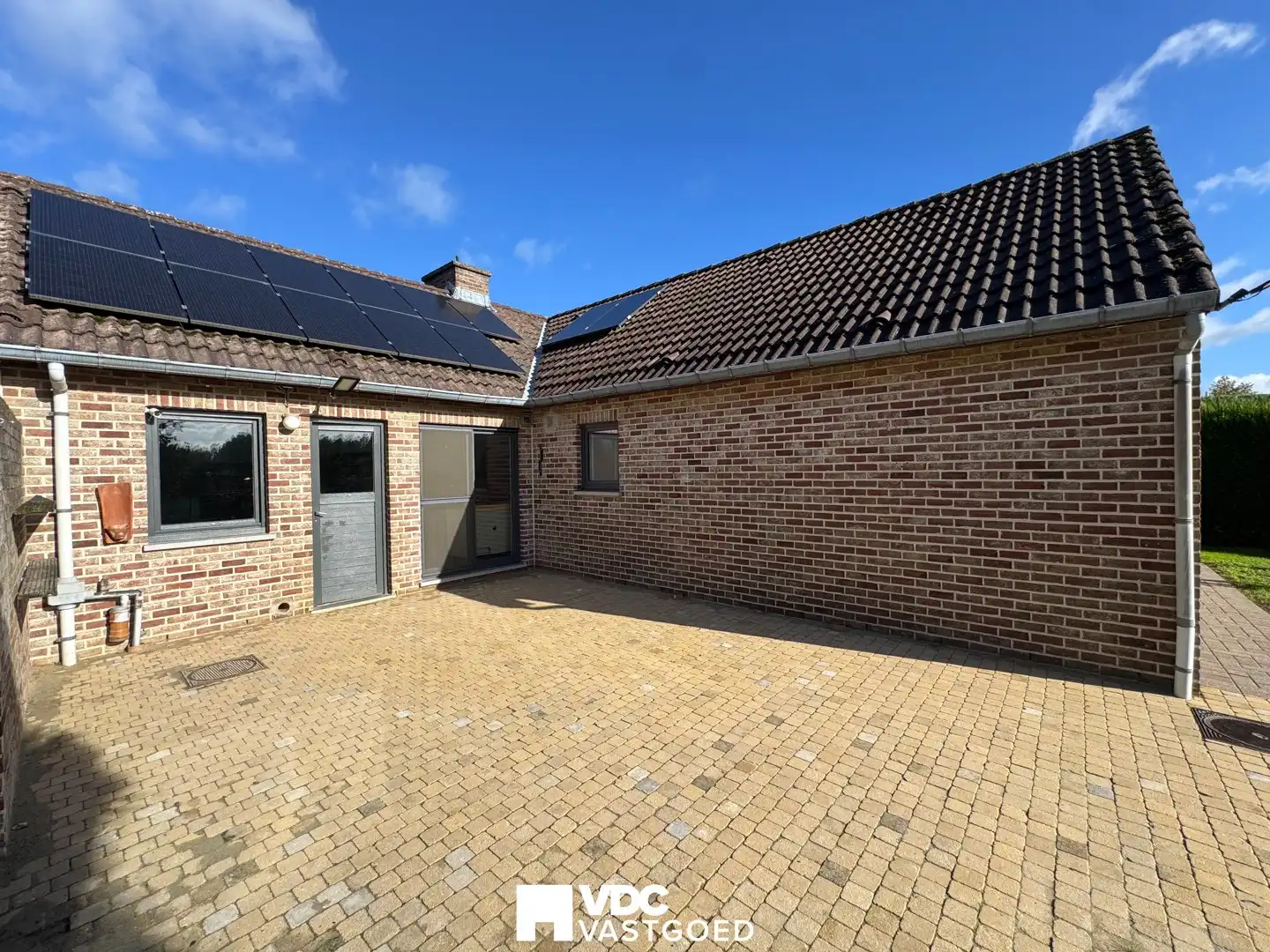 Ruime gelijkvloerse woning met 3 slaapkamers, garage en zonnige tuin in rustige woonwijk foto 8