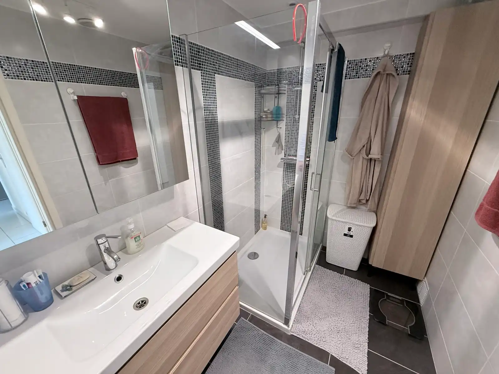 Ruim 2-slaapkamerappartement met 2 terrassen & garage foto 18