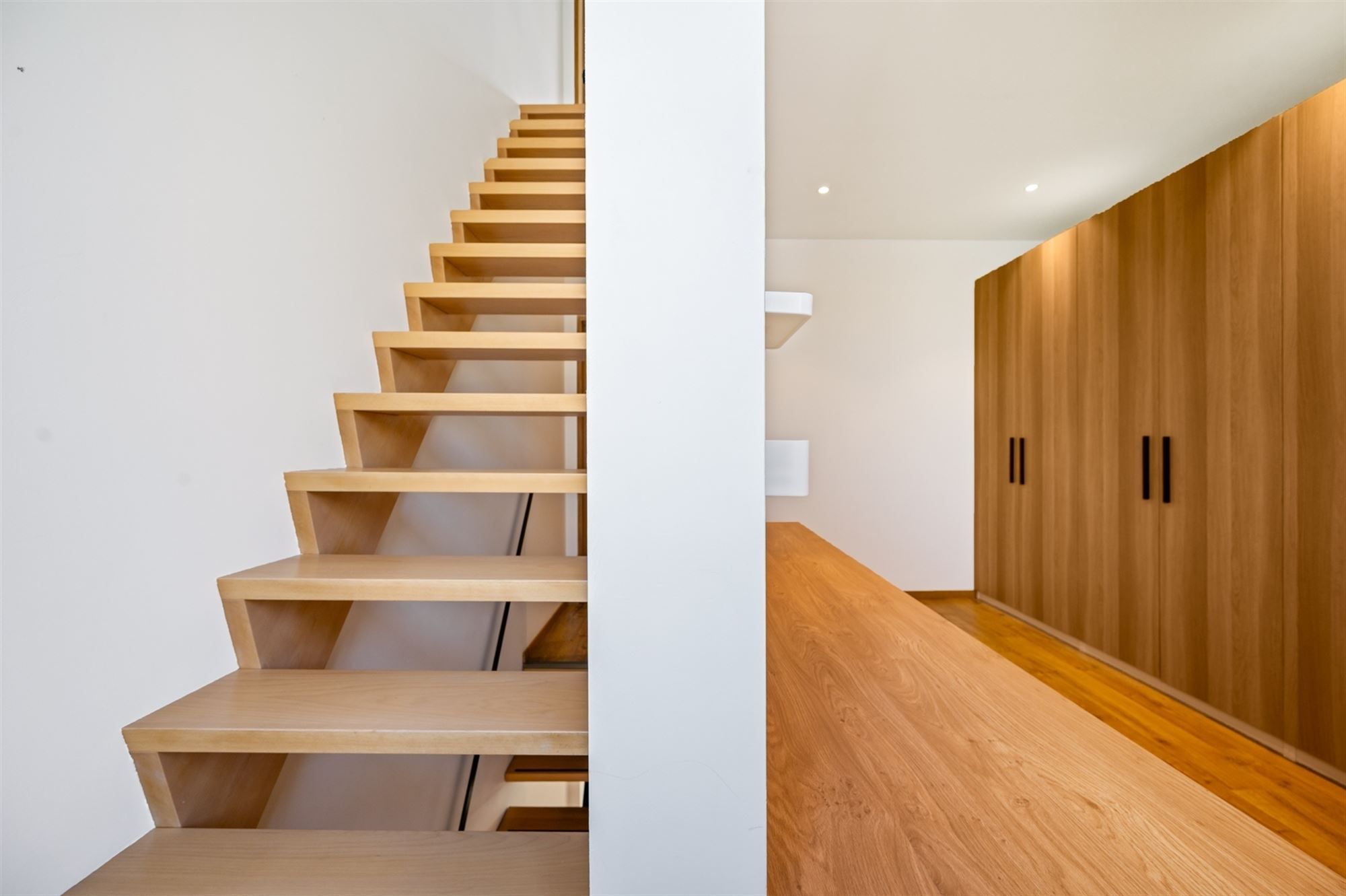 Instapklare woning met 3 SLPK aan de vaart te Mechelen. foto 12