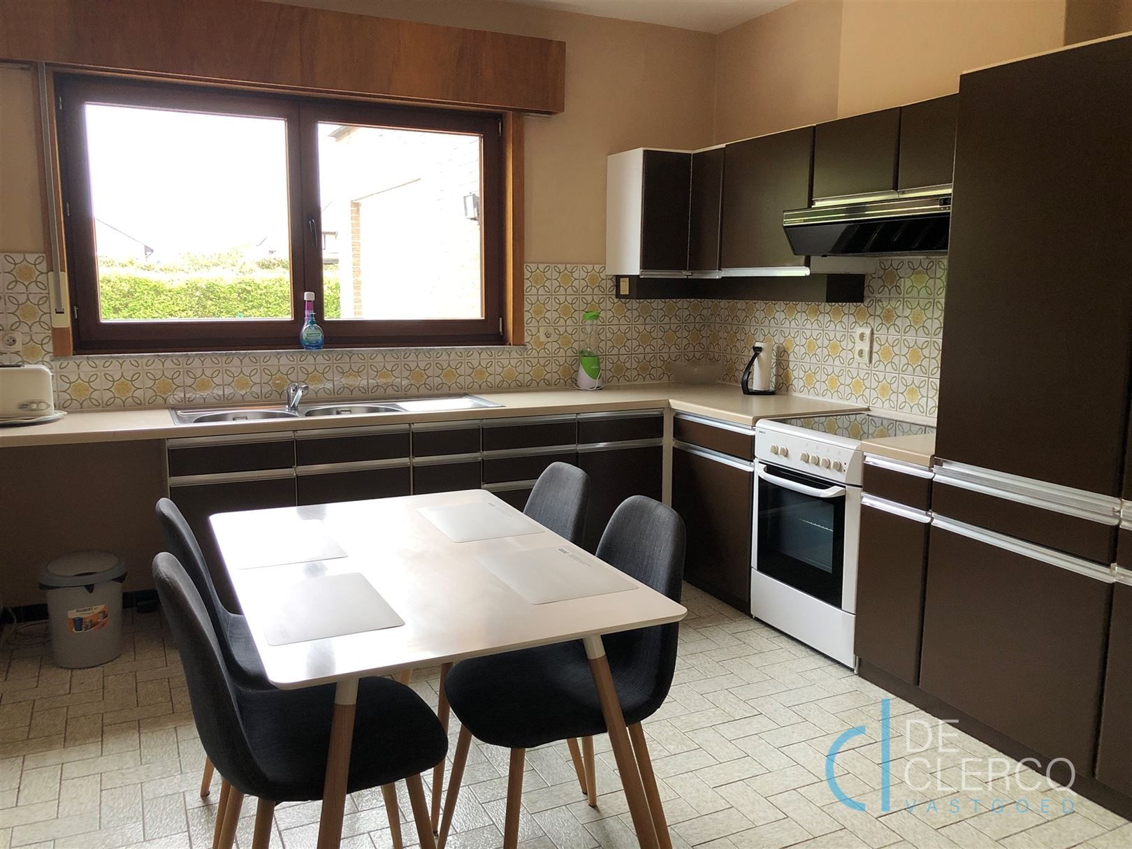 Zeer goed onderhouden bungalow met tuin TE HUUR in Lochristi! foto 8