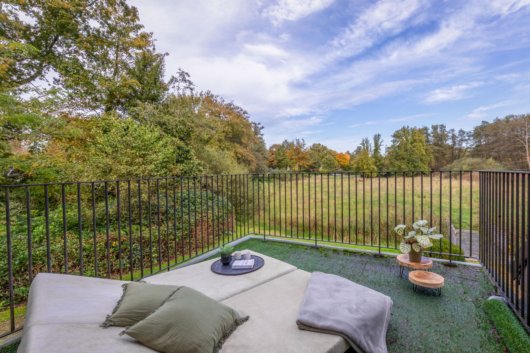 Charmante woning omringd door ca 6000m² aan prachtige natuur foto 12