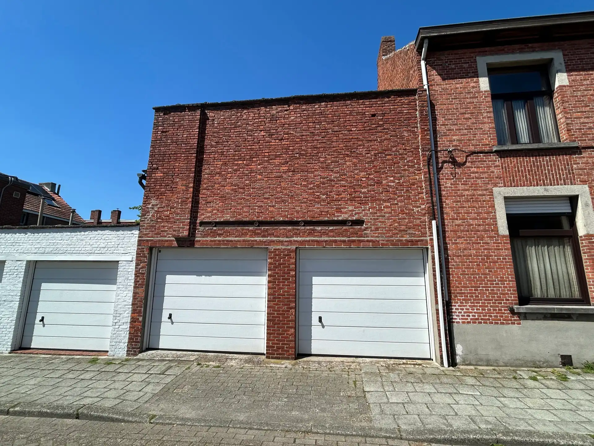 Afgesloten garagebox op gunstige ligging te koop foto 4