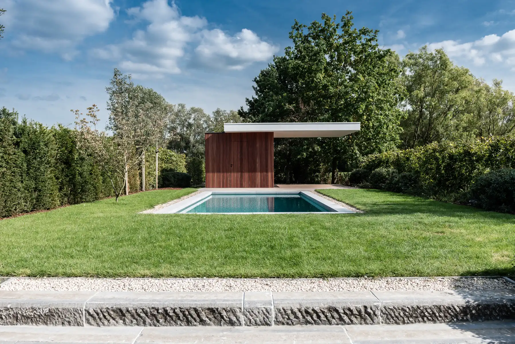 Exclusieve instapklare woning met zwembad en open groenzicht foto 23