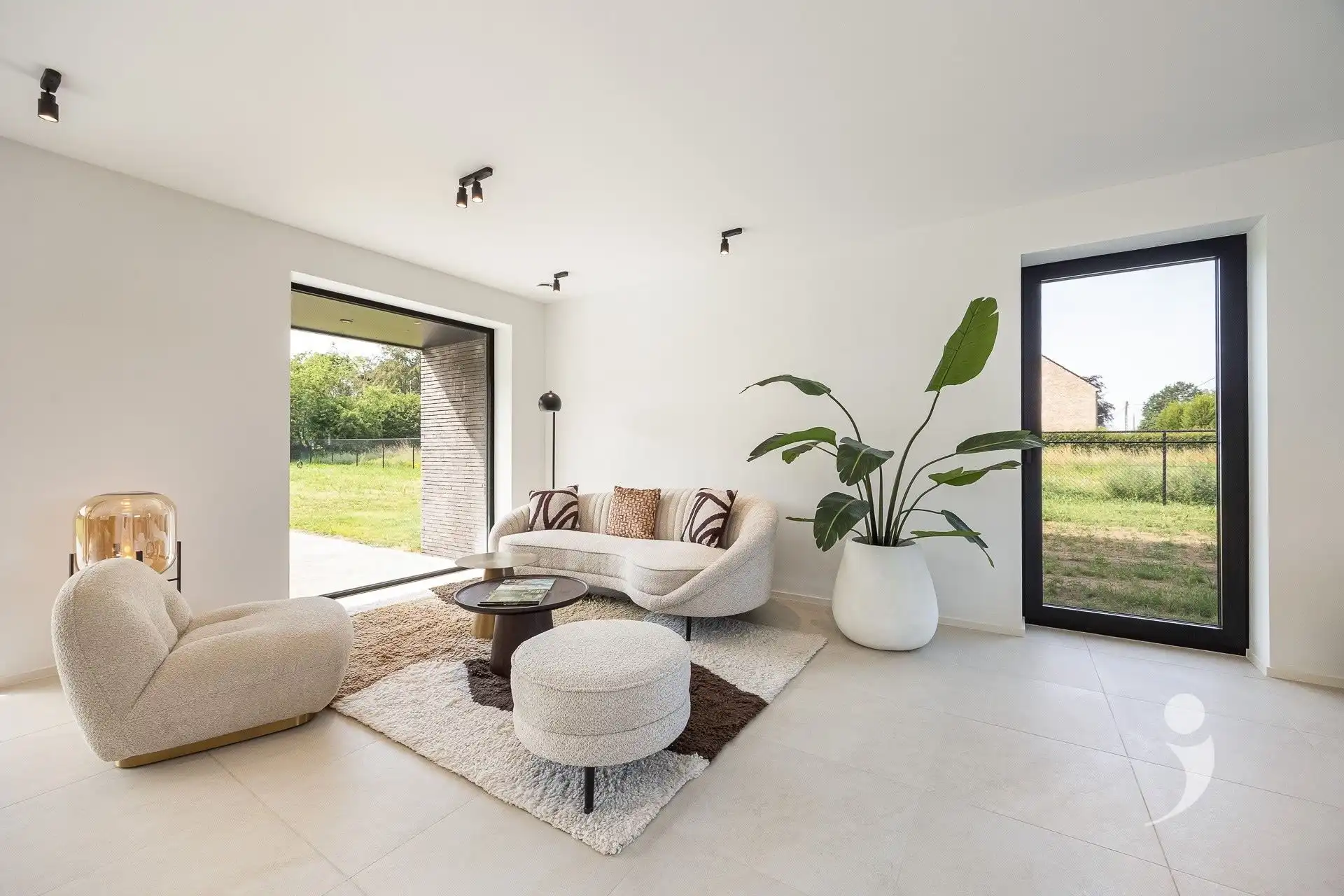 Ruime nieuwbouwwoning met prachtige tuin! foto 7