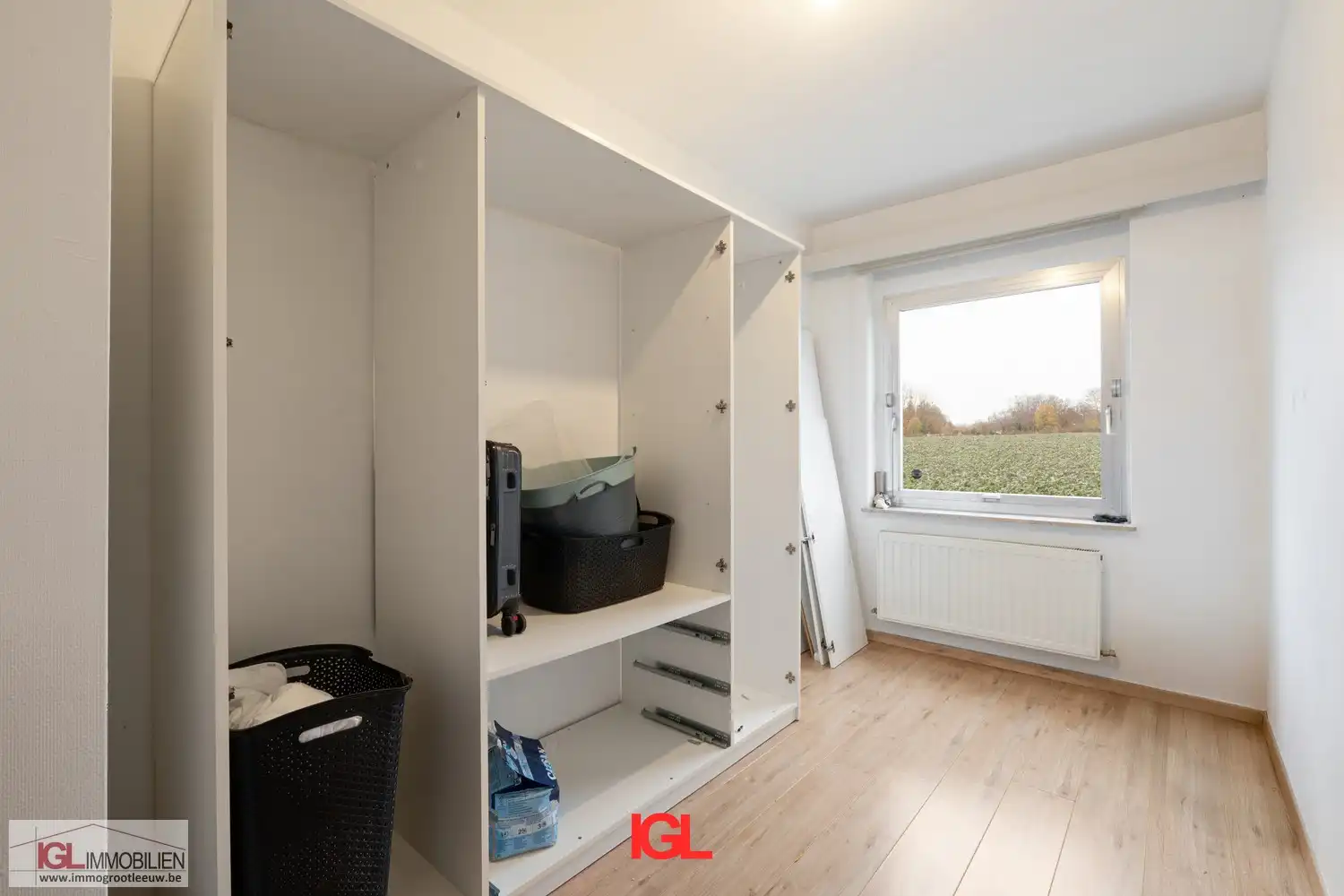 Ruim en licht appartement met 3 slaapkamers, groot terras en garage nabij centrum Sint-Pieters-Leeuw foto 12