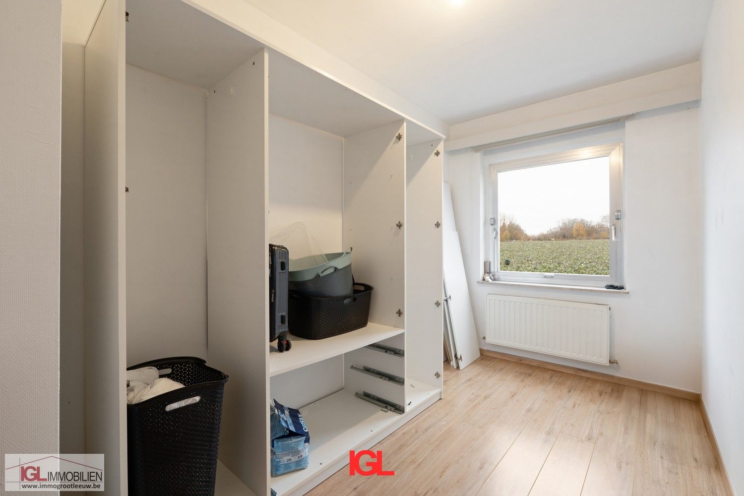 Ruim en licht appartement met 3 slaapkamers, groot terras en garage nabij centrum Sint-Pieters-Leeuw foto 12