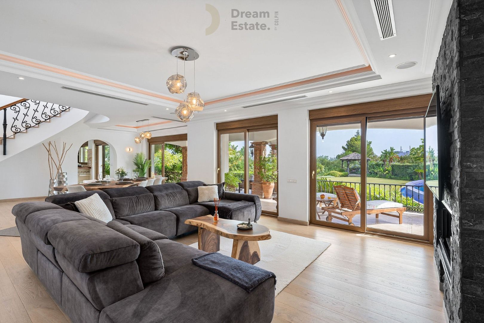 Welkom in deze prachtige villa te El Paraiso, een mix van Andalusische charme en moderne elegantie. foto 9