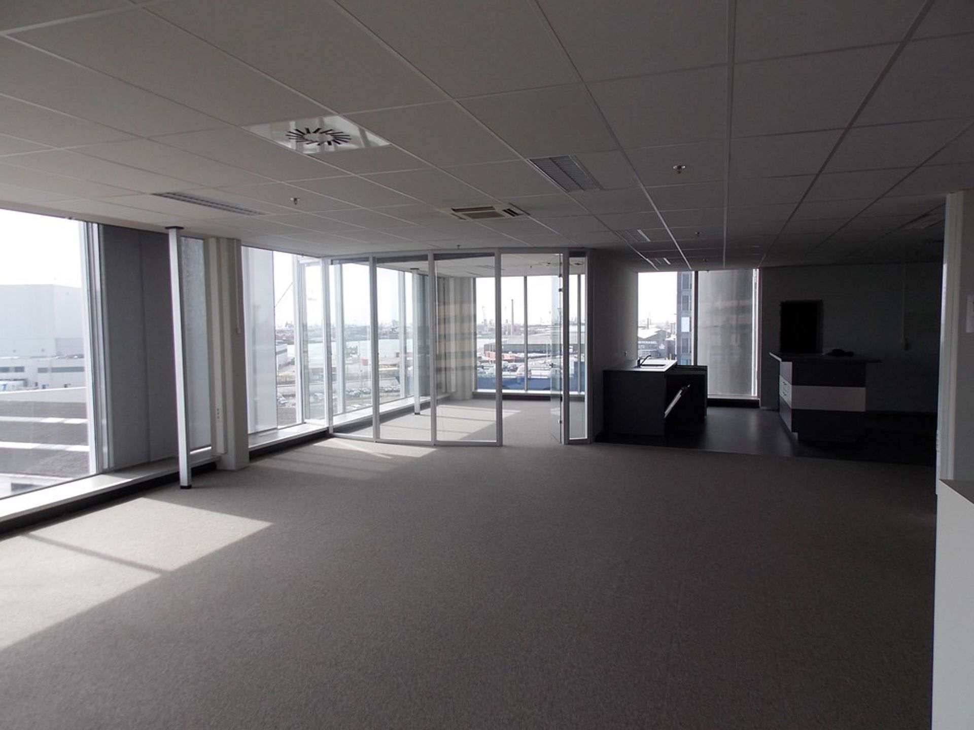 Antwerpen: Kantoren te huur in Ahlers Building foto 11