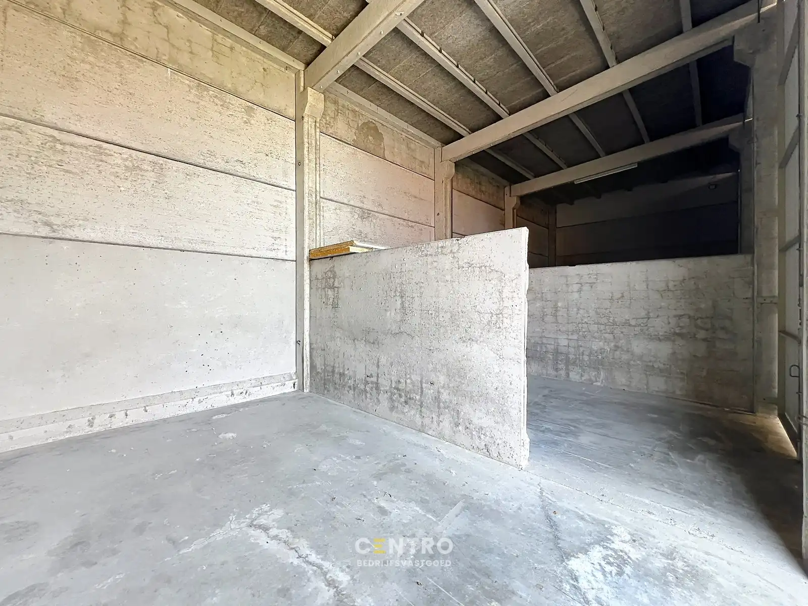 Instapklaar bedrijfspand (±345 m²) met magazijn, kantoor én 4 verhuurbare opslagunits, 1 garage en ruime parking op 603 m²  te INGELMUNSTER! foto 22