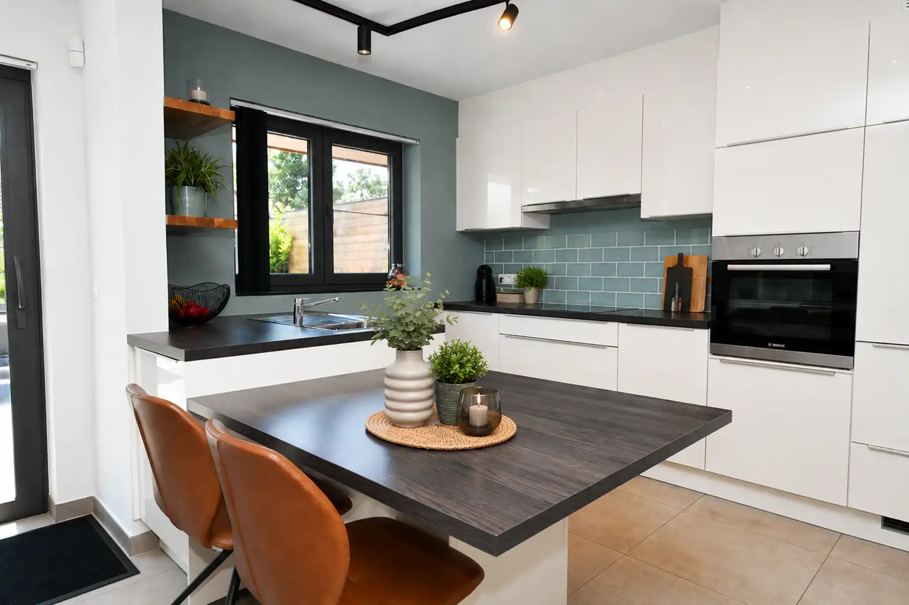 recente ruime woning met 3 slaapkamers, garage en tuin  foto 4