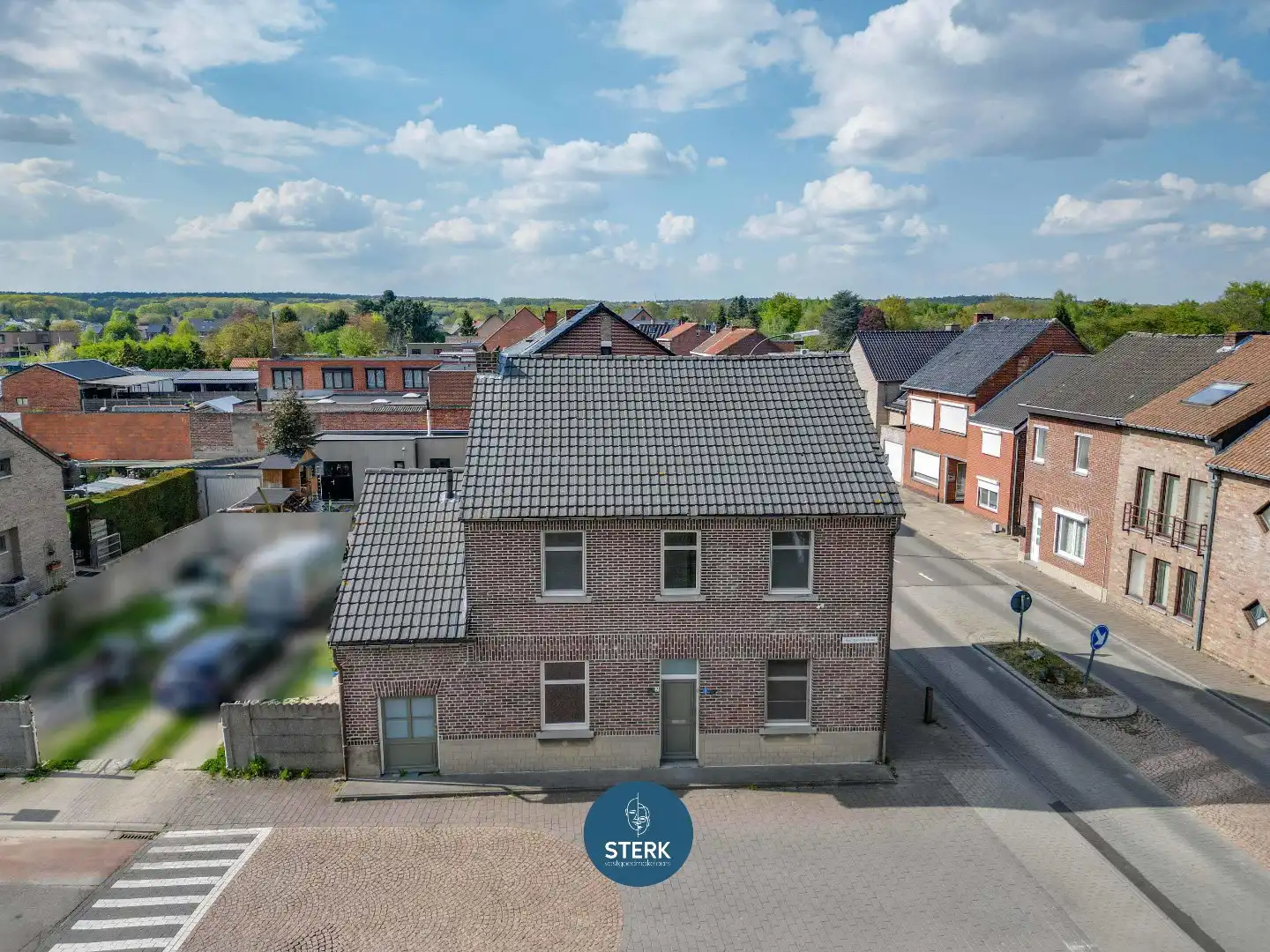 GEZINSWONING MET EEN BEWOONBARE OPP. VAN 206 M² NABIJ CENTRUM LANAKEN !  foto {{pictureIndex}}
