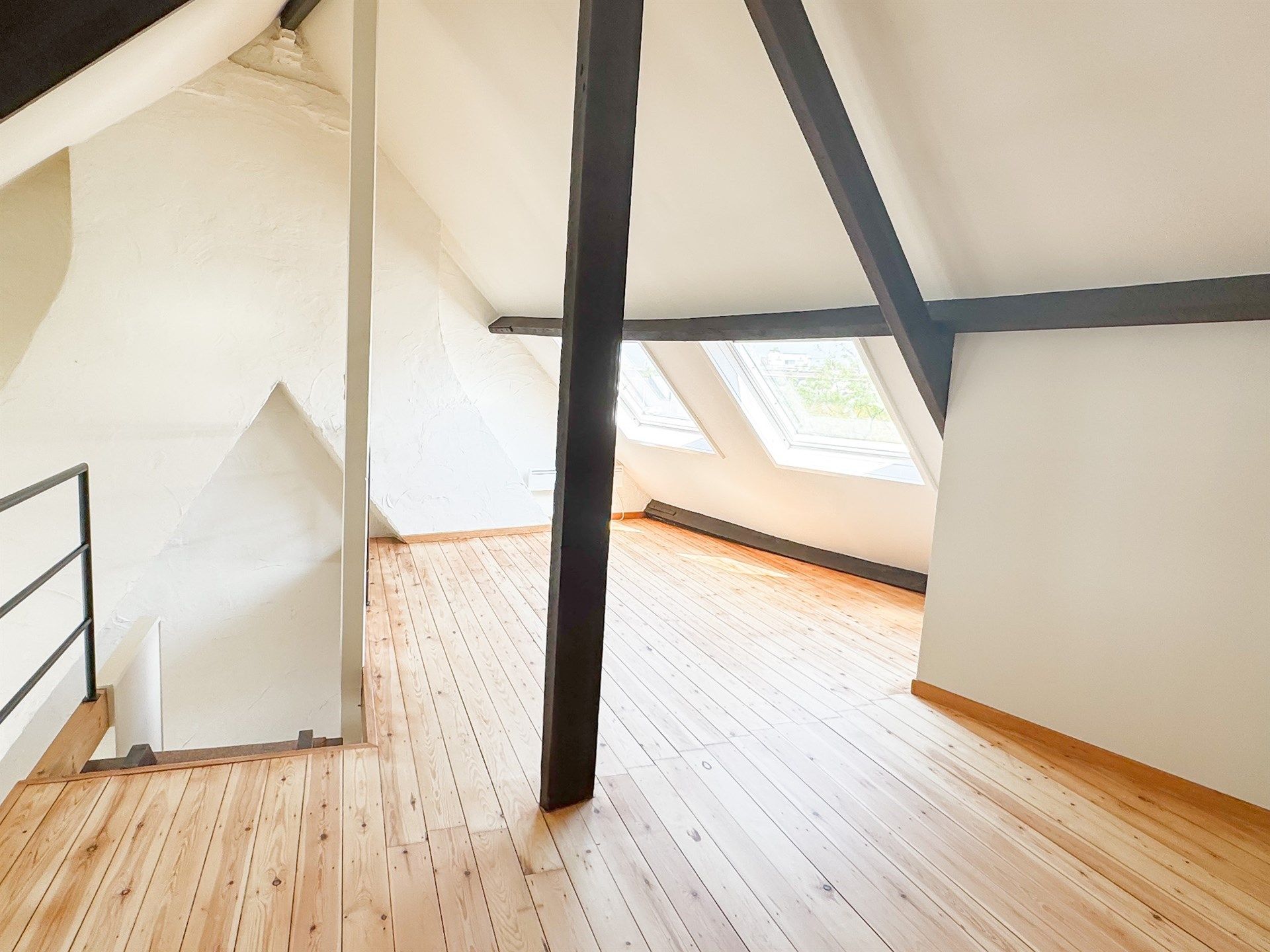 Lichtrijk dakappartement met mezzanine foto 4