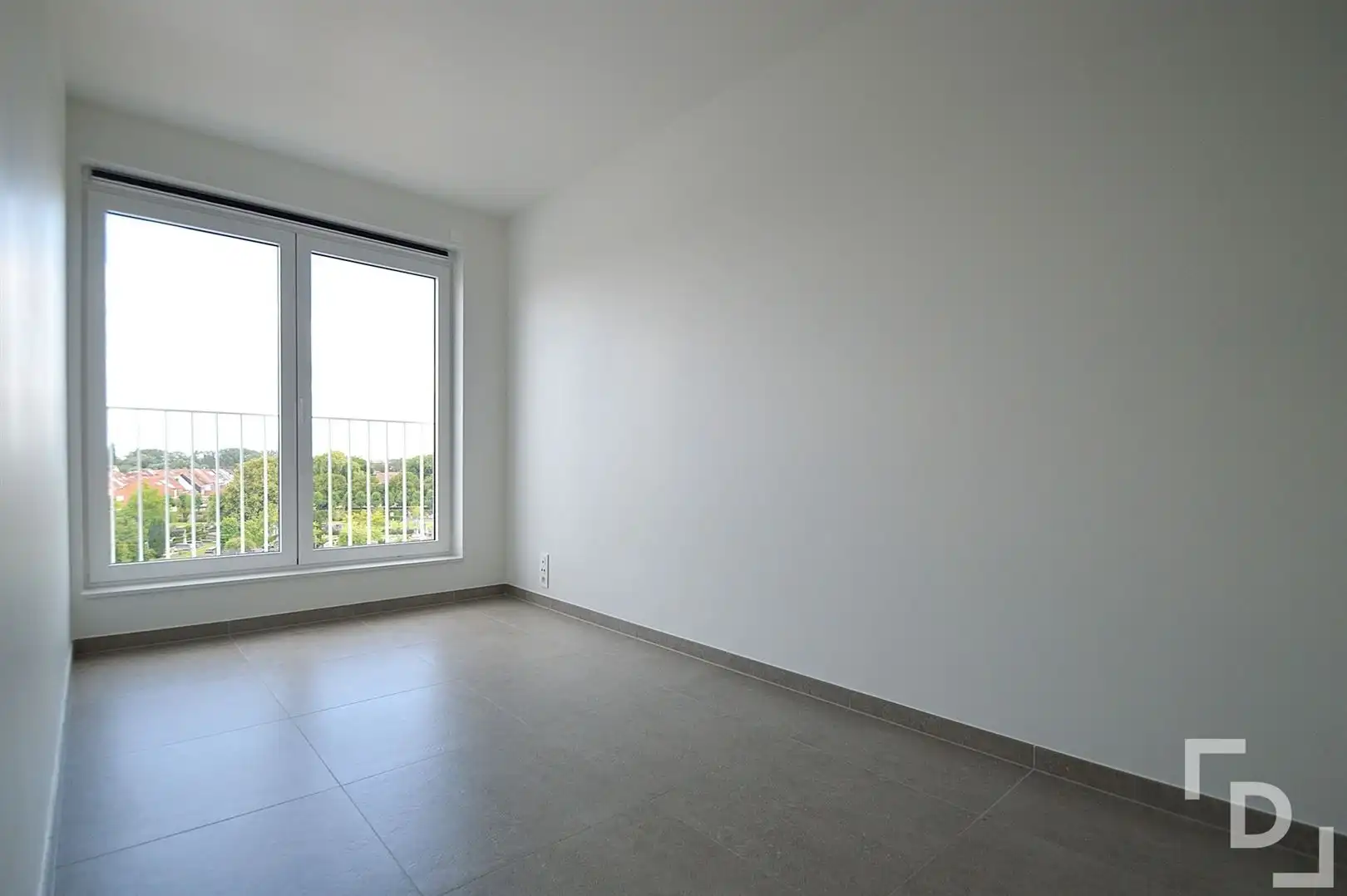 Nieuwbouwappartement met 2 slaapkamers en carport te Ieper foto 12
