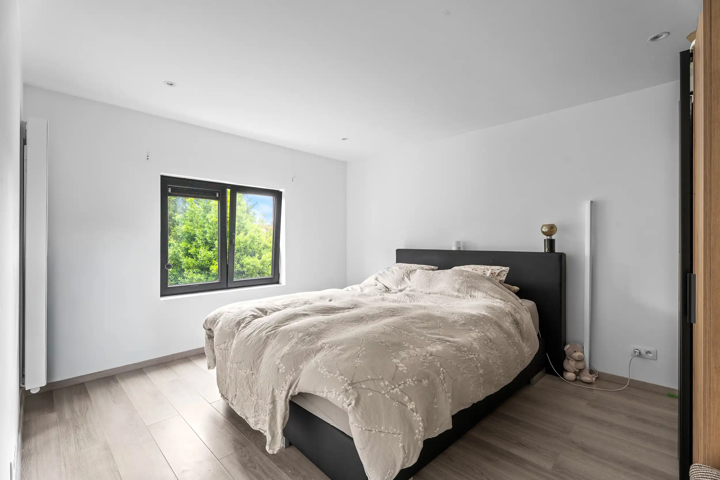 Lichtrijk en hoogwaardig afgewerkt 2-slaapkamerappartement foto 9