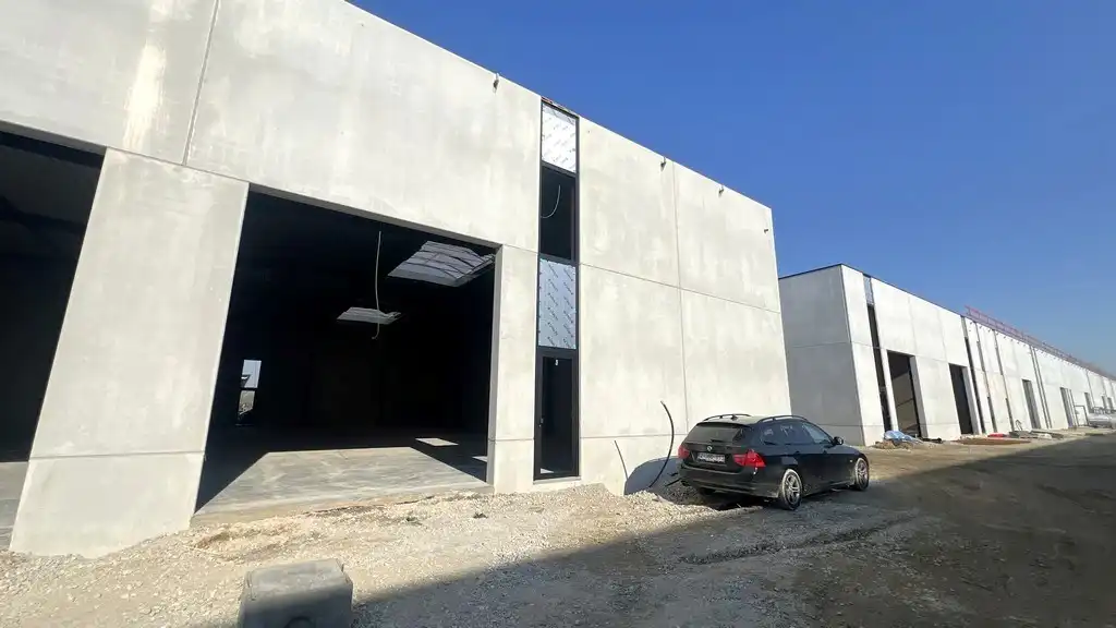 Nieuwbouw magazijn te huur in kmo-park Schipdonk in Deinze foto {{pictureIndex}}
