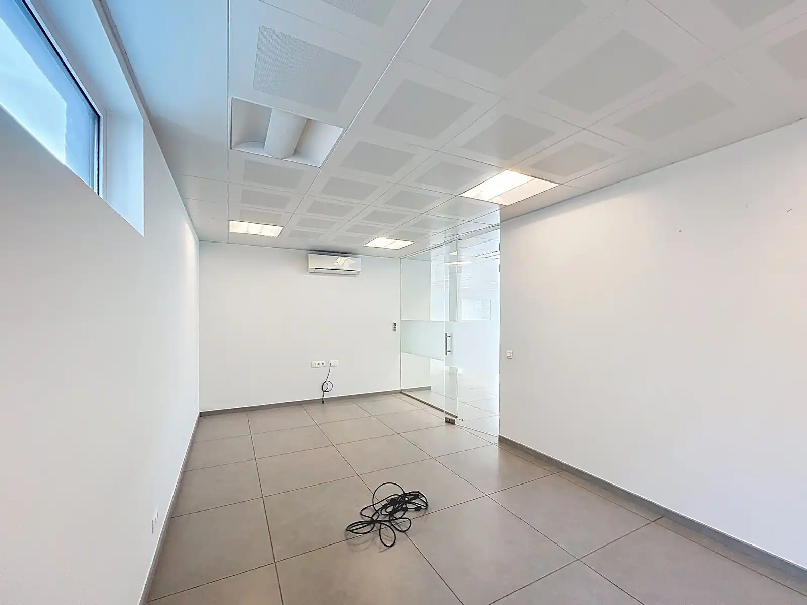 Volledig instapklare LICHTRIJKE commerciële ruimte ± 185m²  (kantoor, diensten, vrije beroepen,...) in het CENTRUM! foto 11