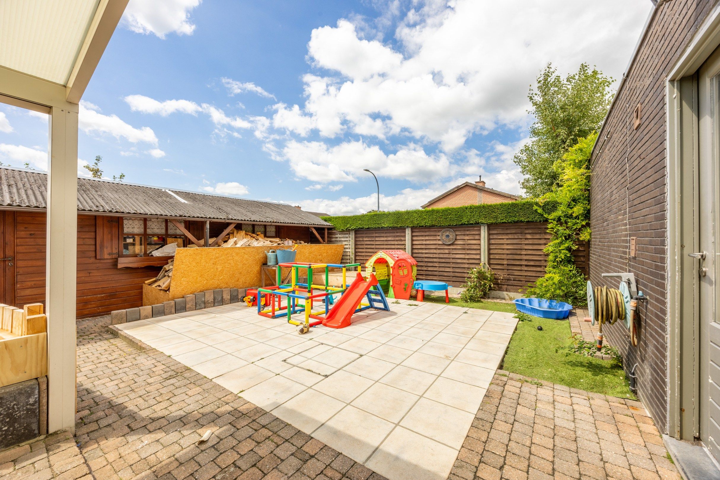 KLOEKE HALFOPEN WONING MET TUIN EN GARAGE  foto 5