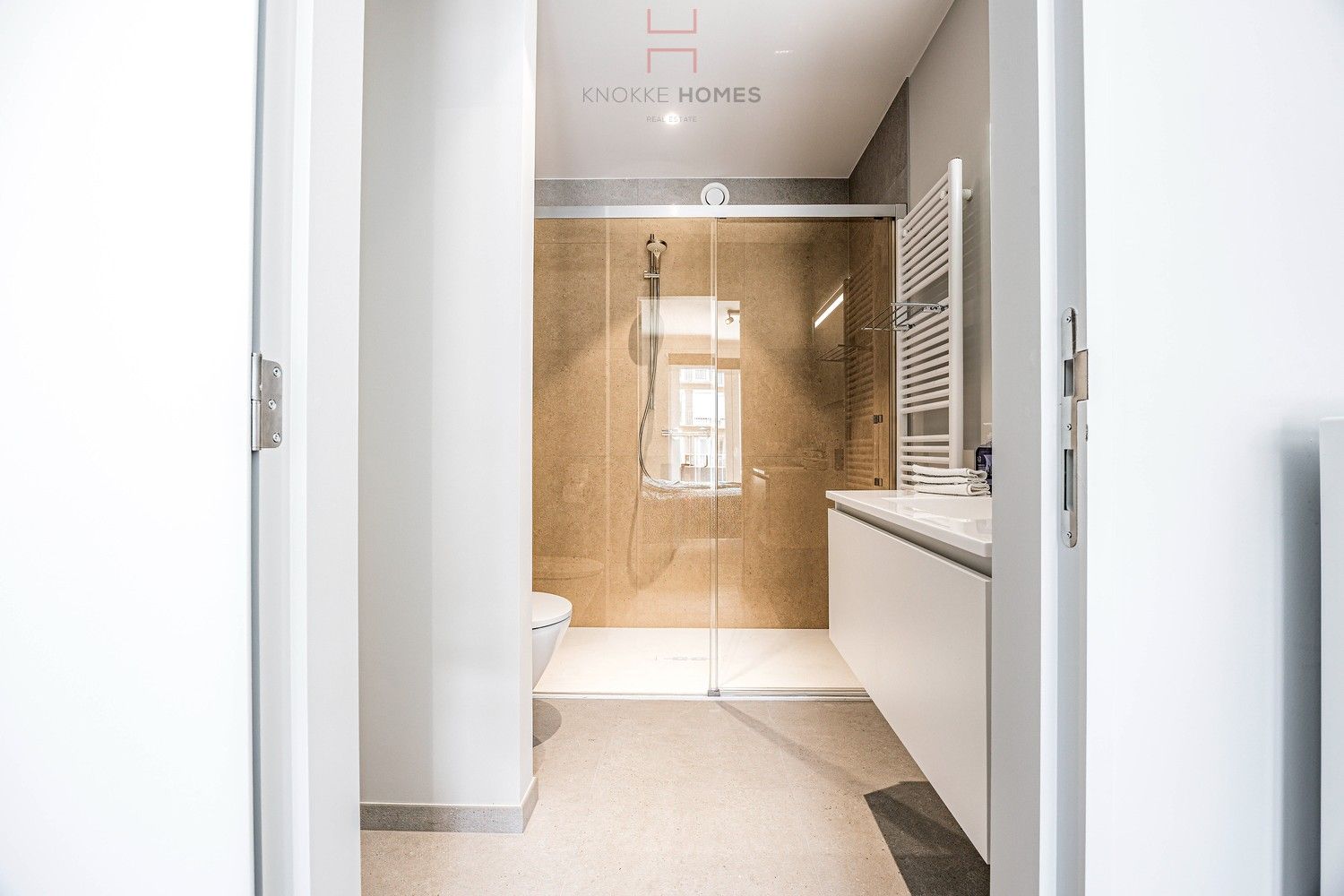Prachtig afgewerkt nieuwbouwappartement met twee slaapkamers en twee badkamers op de Parmentierlaan foto 16