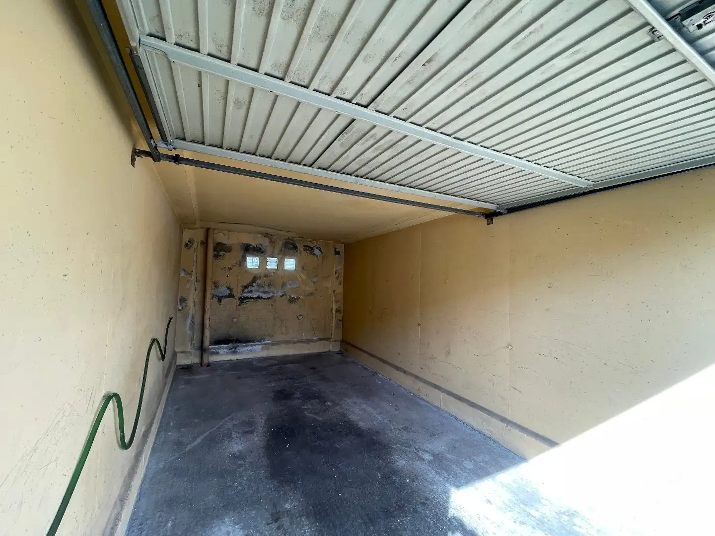 Afgesloten garagebox in centrum Roeselare foto 4