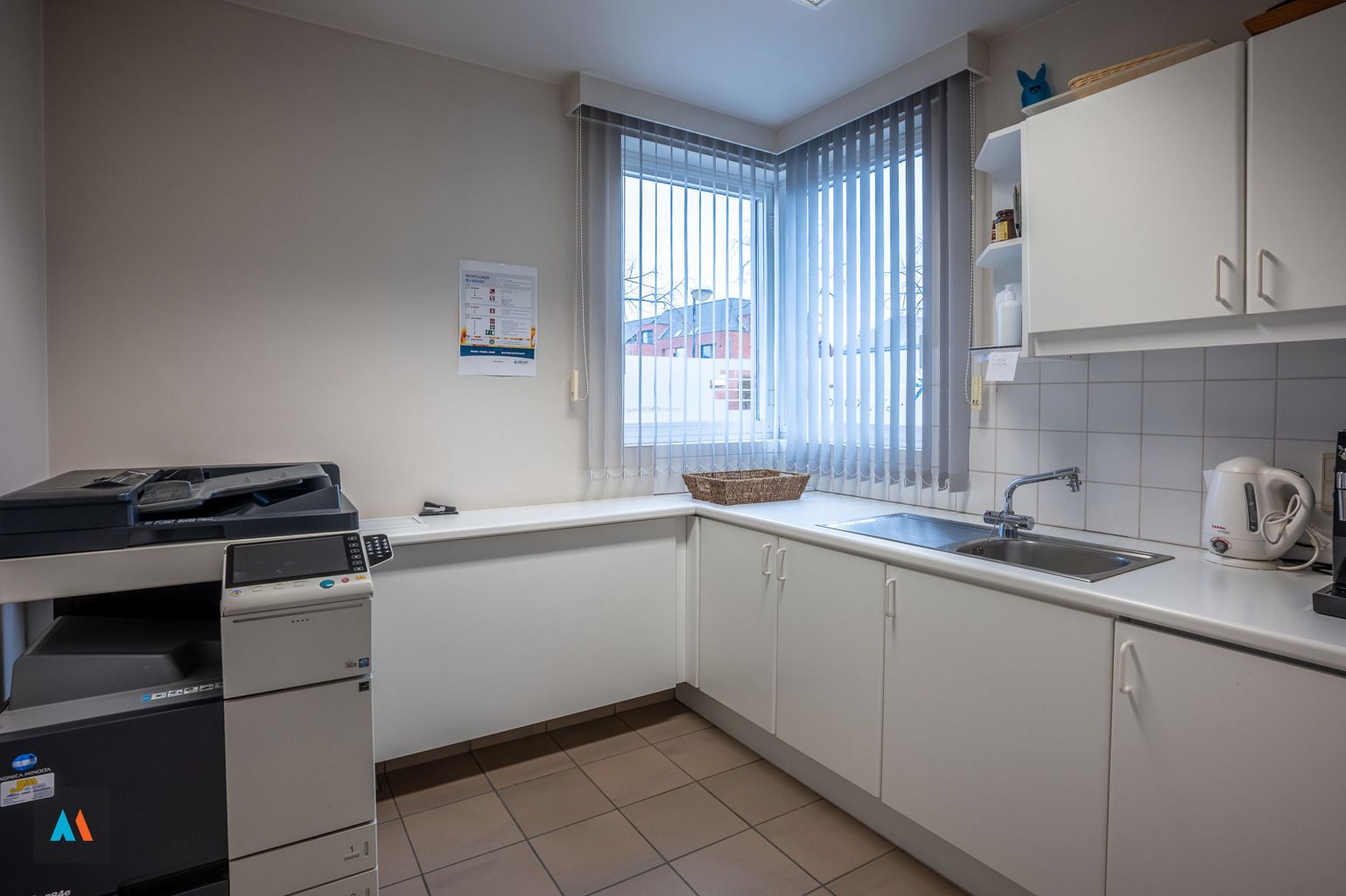 Kantoorgebouw met dakappartement foto 7