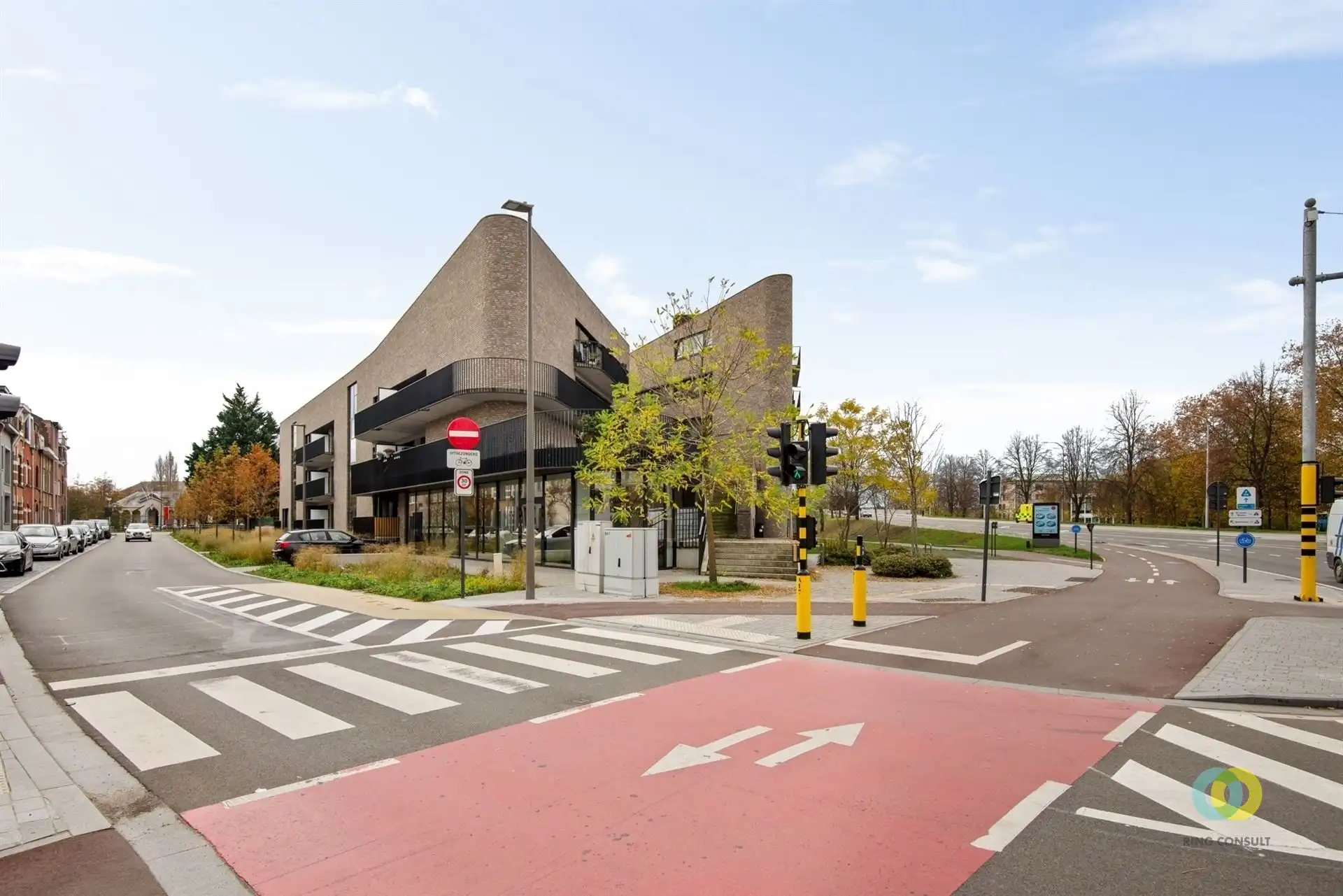 Instapklaar kantoor of commercieel gelijkvloers op uistekende locatie foto 5