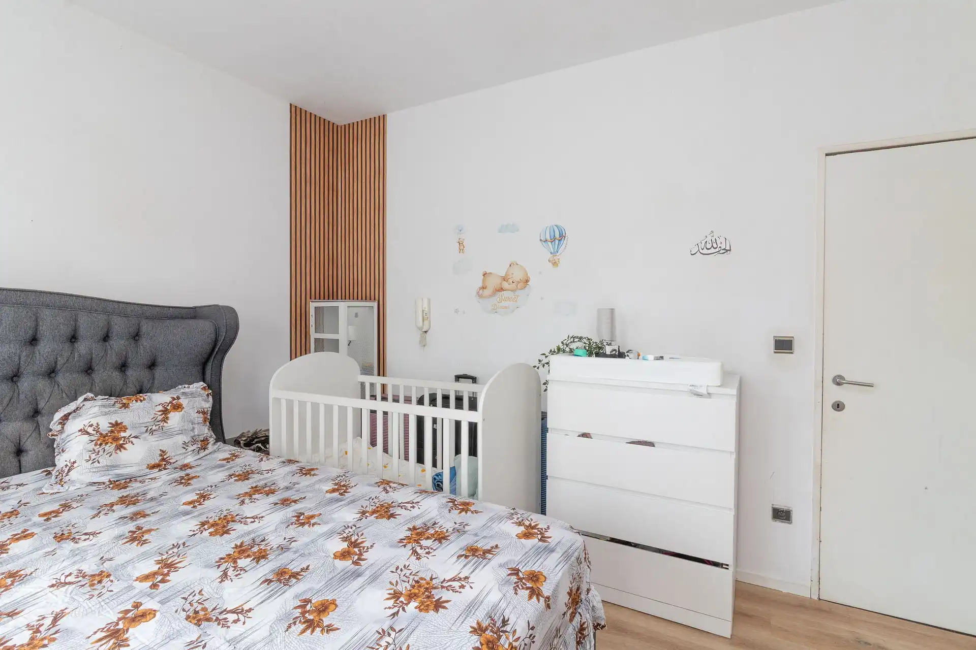 Gelijkvloers te renoveren drieslaapkamer appartement foto 12