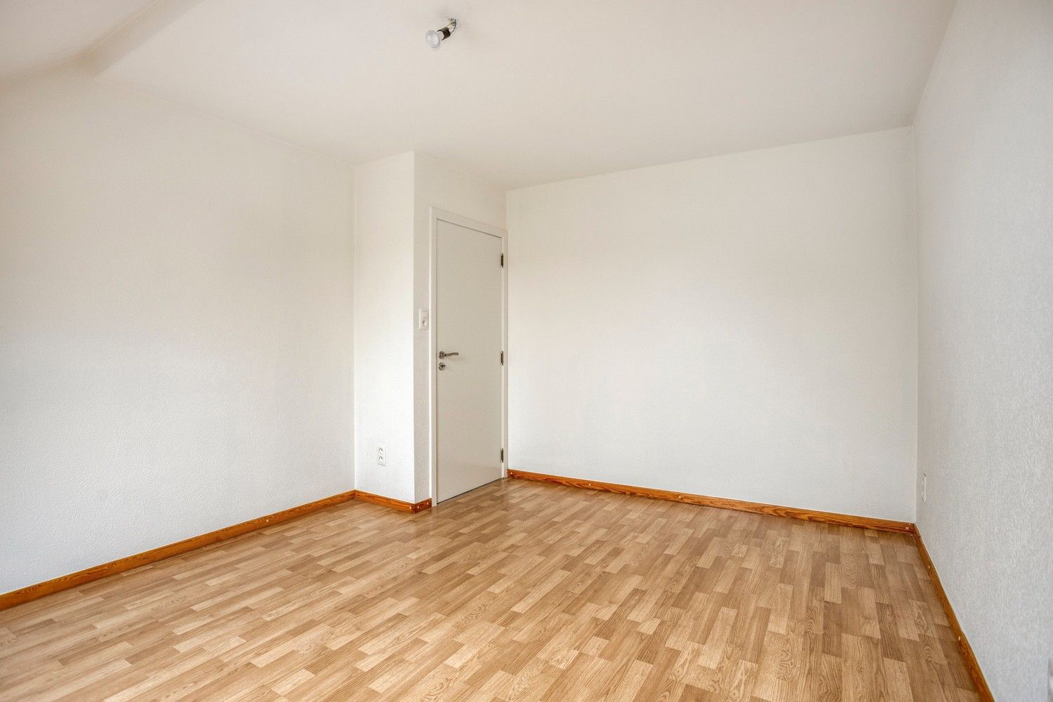 Ruim duplex-appartement met 3 slaapkamers in het hart van Gellik foto 12