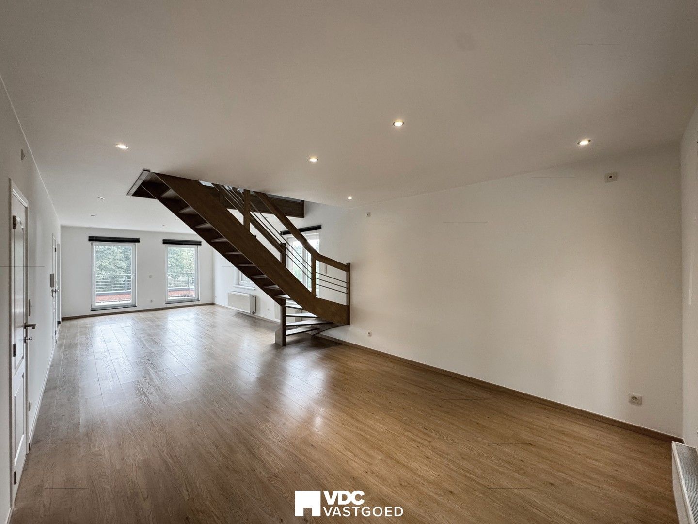 Zeer mooi en ruim duplex-appartement met 4 slaapkamers en groot terras in groene omgeving foto 2