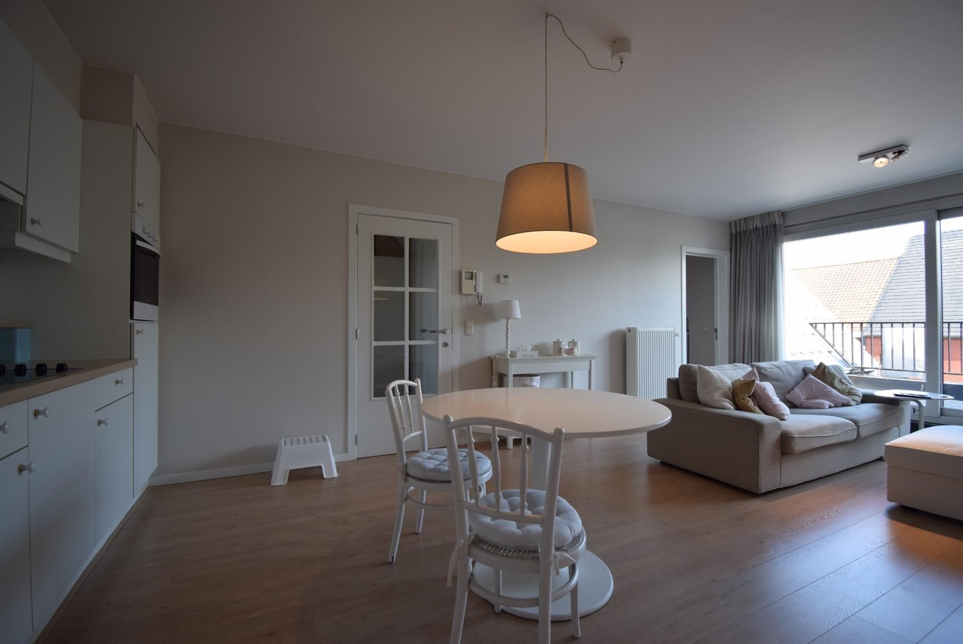 INSTAPKLAAR TWEE- SLAAPKAMER APPARTEMENT MET TERRAS foto 2