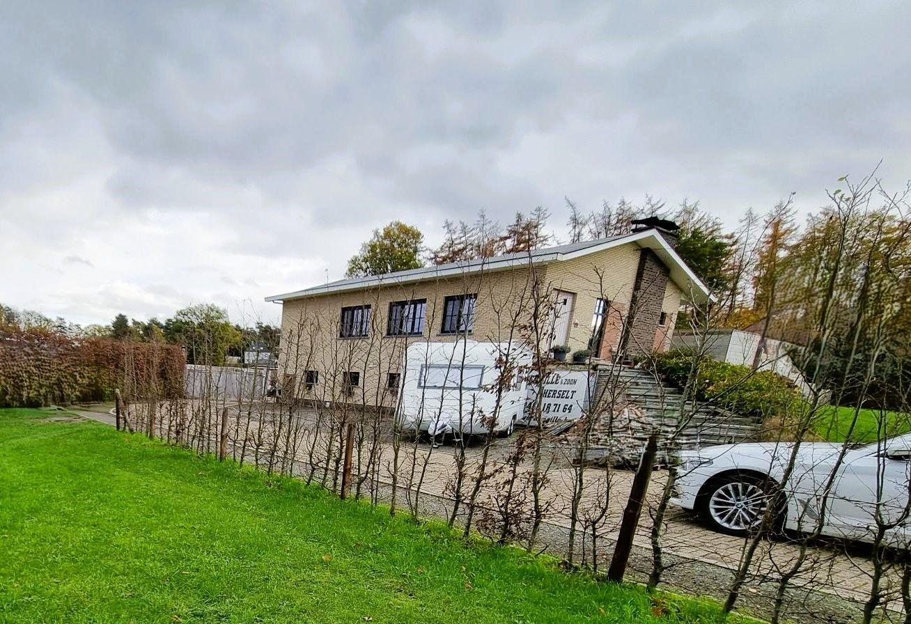 Hoofdfoto van de publicatie: Gerenoveerde ruime woning, ideaal voor een groot gezin, co-housing of als praktijkwoning. Instapklaar!